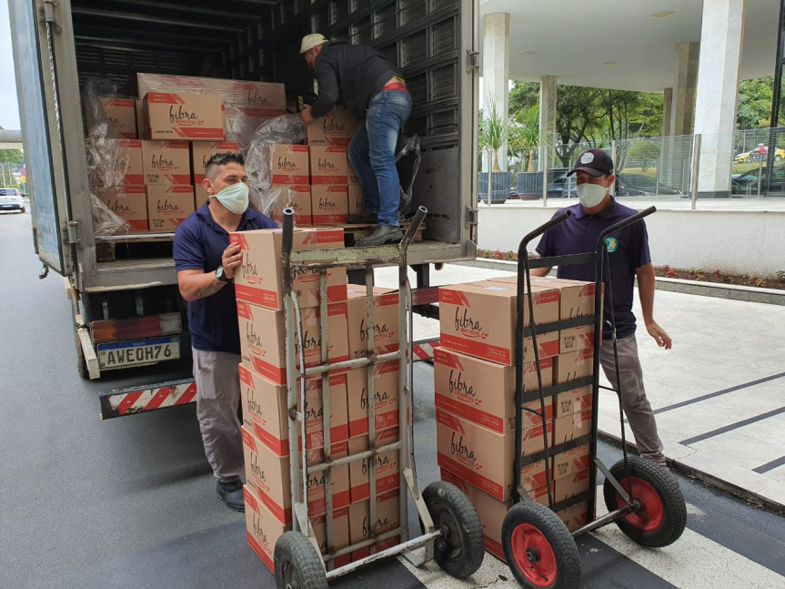 Servidores da Assembleia doam cestas básicas para a Campanha Cesta Solidária Paraná do Governo do Estado.
