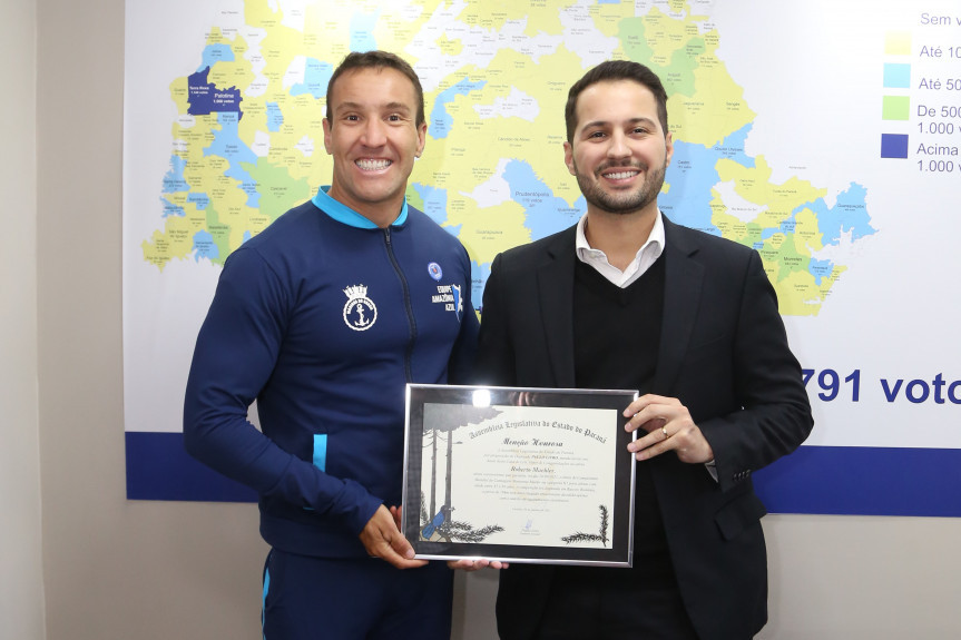 Canoísta cascavelense Roberto Maehler recebe homenagem na Assembleia Legislativa.