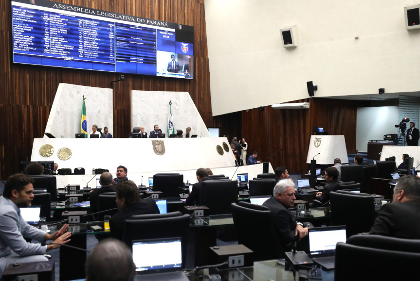 Pauta de votações da sessão plenária desta terça-feira (27) contou com 10 itens.