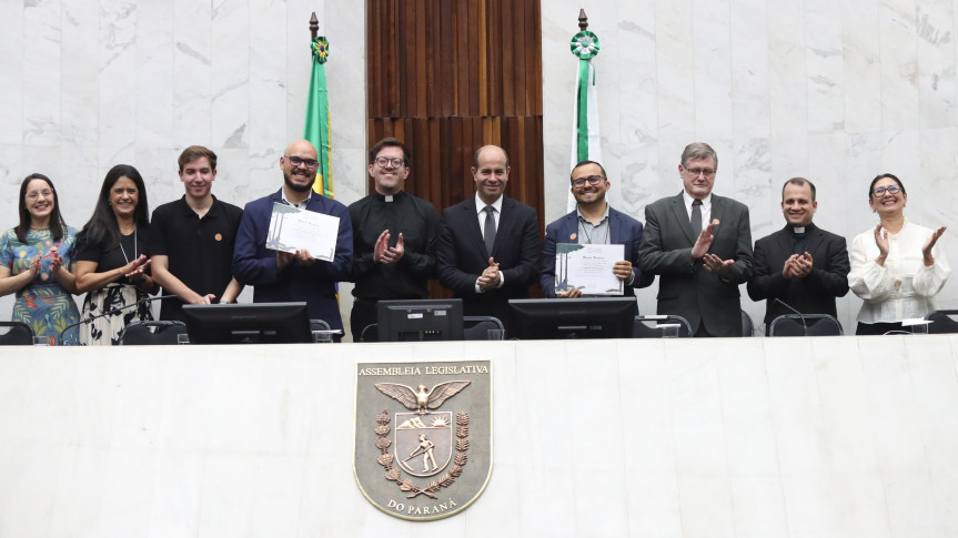 Sessão solene reuniu representante da Comunidade Shalom em reconhecimento ao trabalho de missionário.
