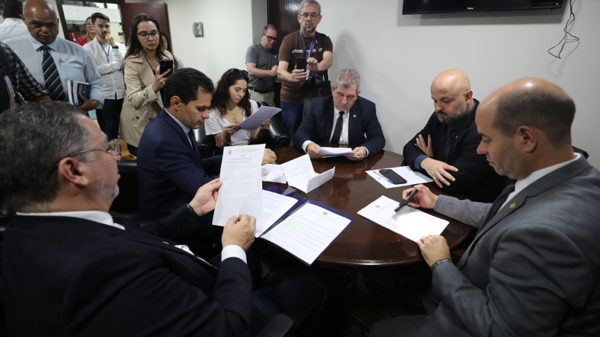 Reunião ocorreu após as sessões plenárias desta terça-feira (11).
