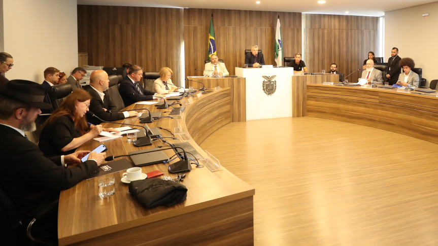 Reunião ocorreu no início da tarde desta segunda-feira (9), no Auditório Legislativo.
