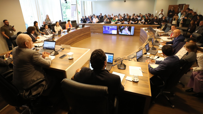 Reunião ocorreu no início da tarde desta terça-feira (20), no Auditório Legislativo.