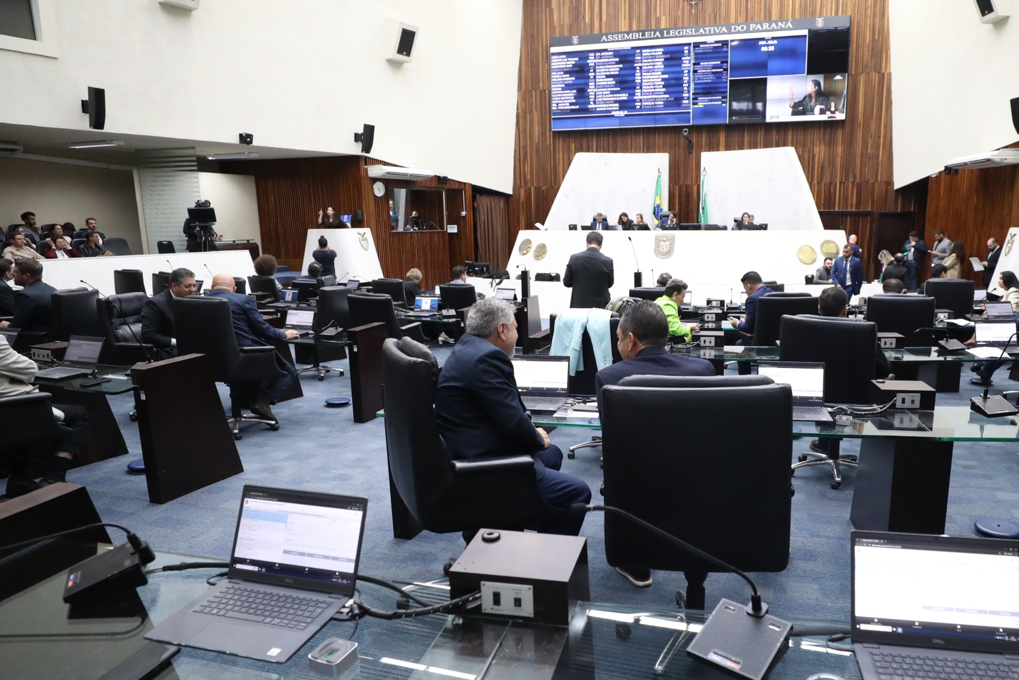 Assembleia avança em medidas ambientais com regras para descarte de colchões e controle de ruído