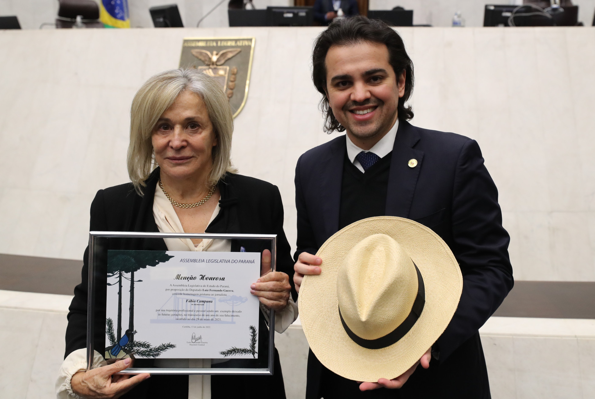Assembleia homenageia o jornalista e escritor Fábio Campana