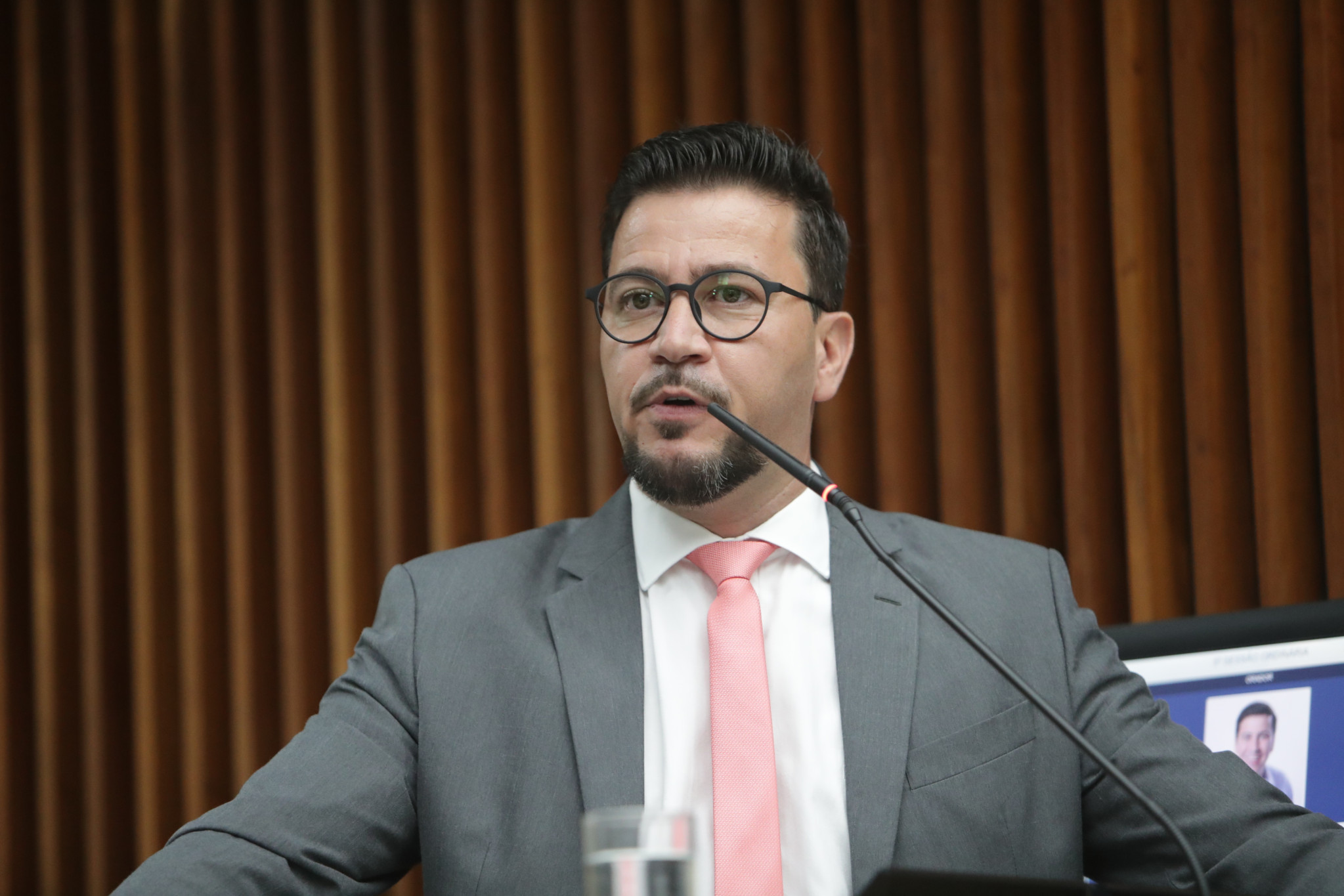 Líder da Oposição aponta irregularidades em licitação bilionária suspensa pela Justiça no Paraná