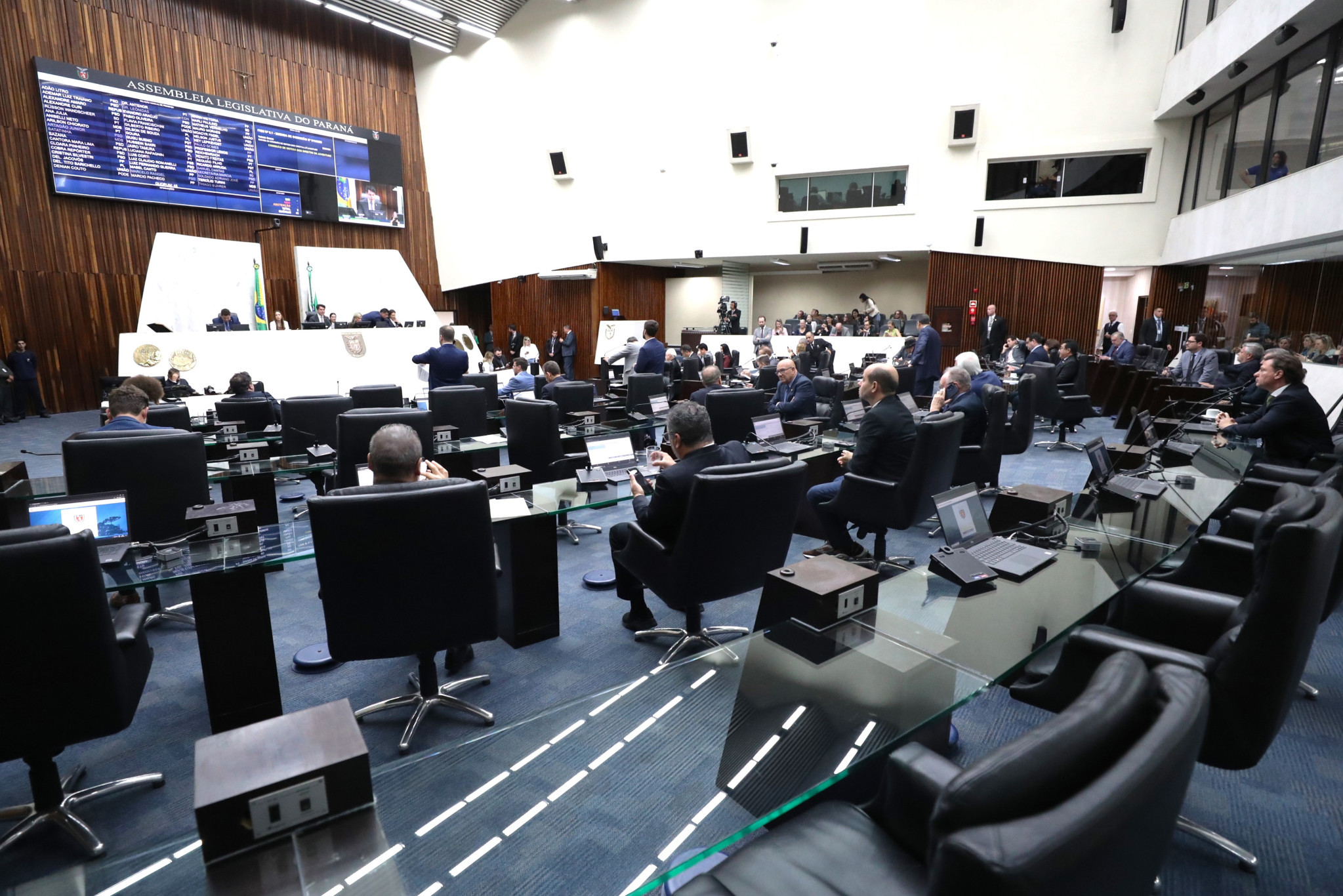 Projeto que reduz em 45% o IPVA no Paraná é aprovado em redação final e segue para sanção governamental