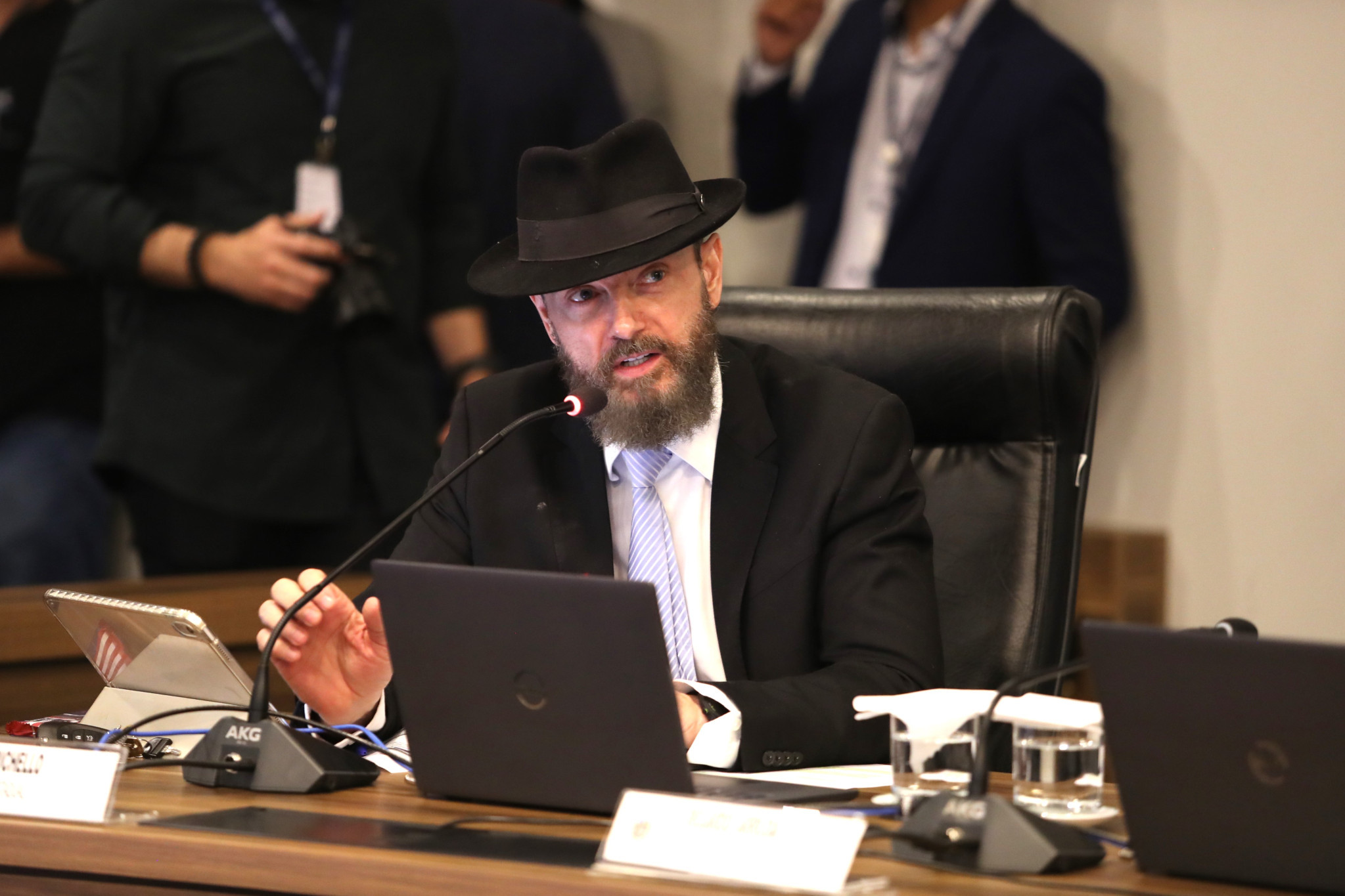 Deputado Tito Barichello (União) destaca a defesa dos Direitos das Mulheres com projetos apresentados na Assembleia