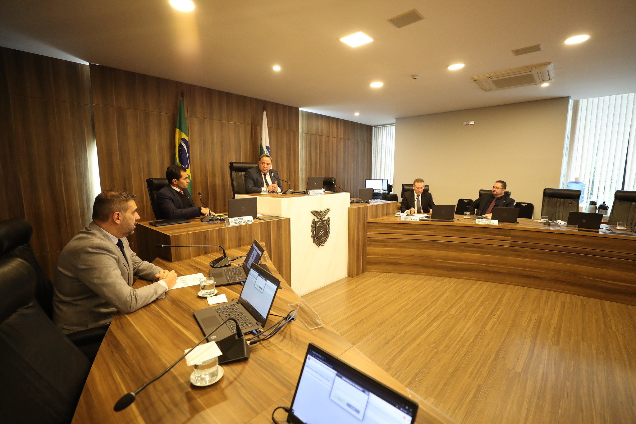 Proposta que reajusta salários dos professores da rede pública estadual de ensino avança nas comissões de Finanças e Tributação, e de Educação