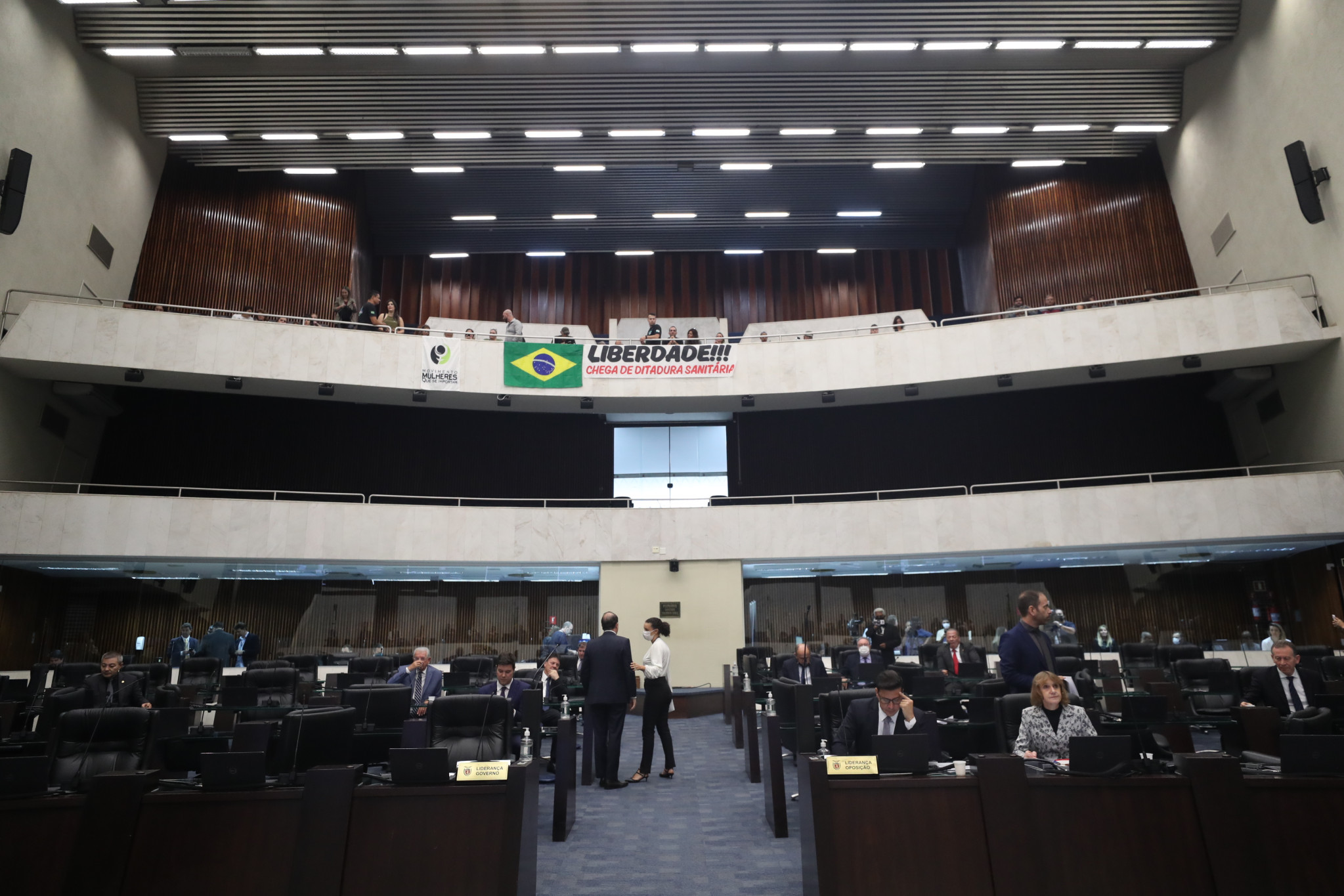 Projeto que veda a obrigatoriedade do passaporte da vacina avança na Assembleia