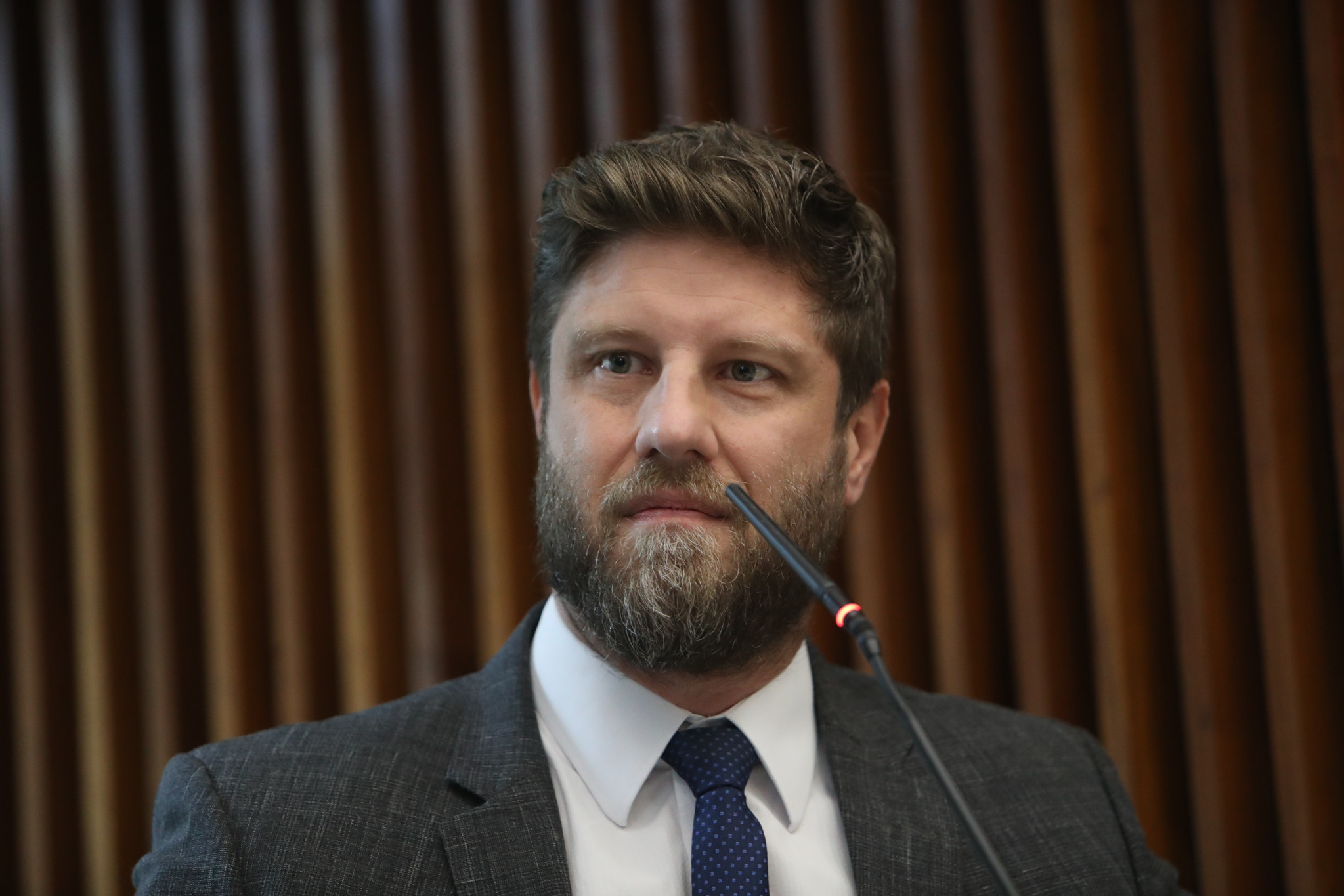 Oposição contesta aprovação acelerada da privatização da Ferroeste na Assembleia