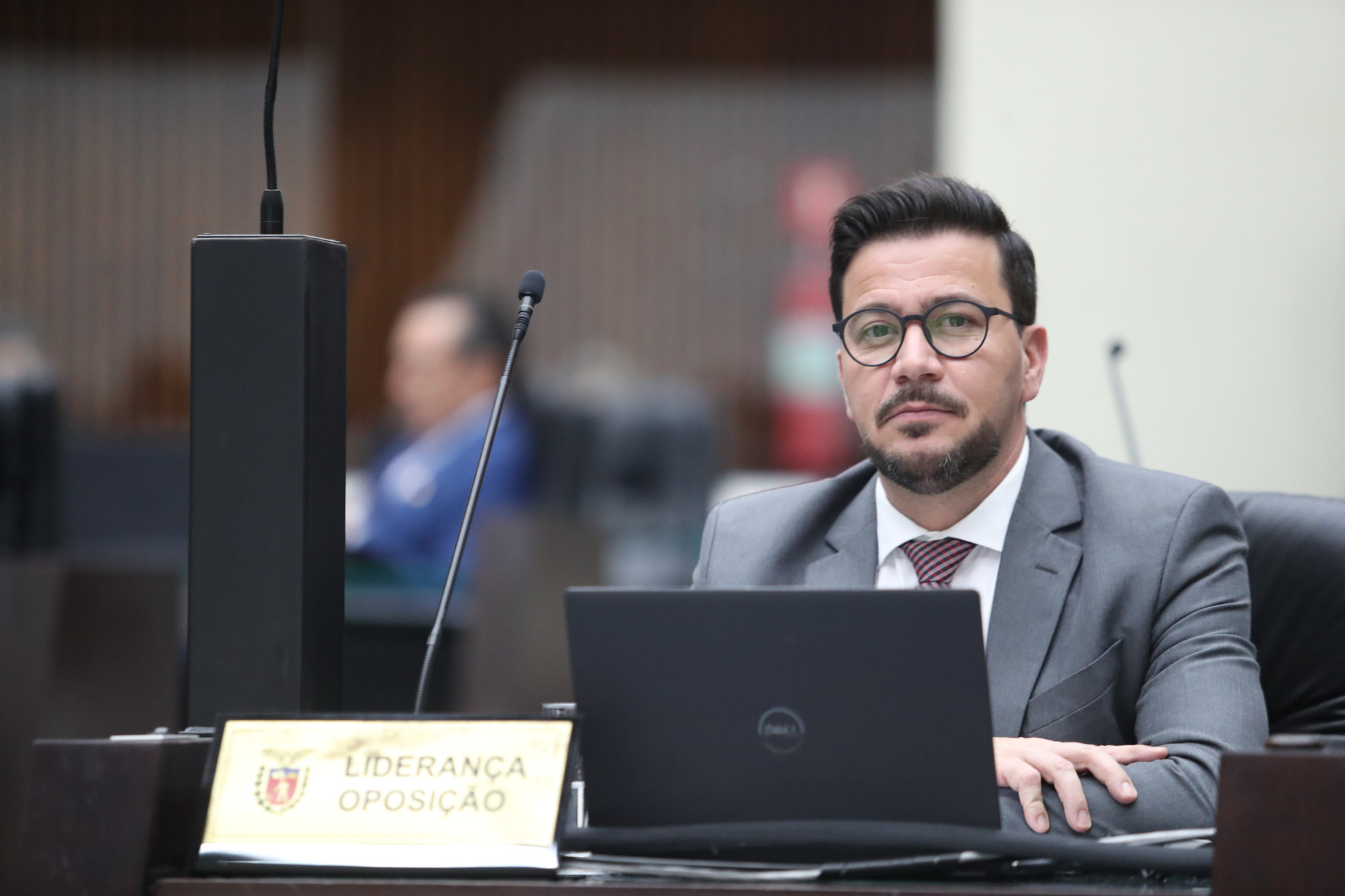 Líder da Oposição destaca suspensão de contrato entre Poder Executivo e FAPEC