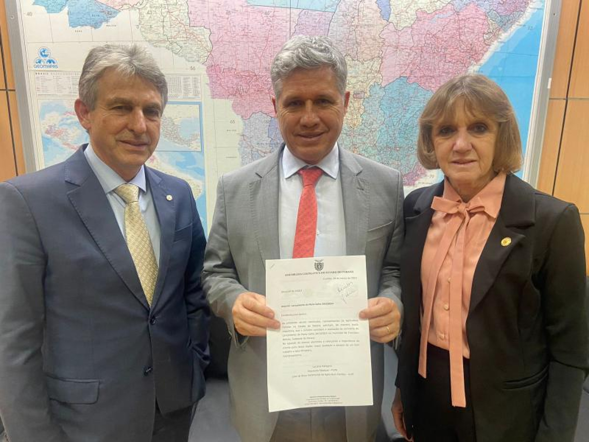 Deputada Luciana Rafagnin (PT) leva à Brasília pedido de retomada do programa nacional de Habitação Rural