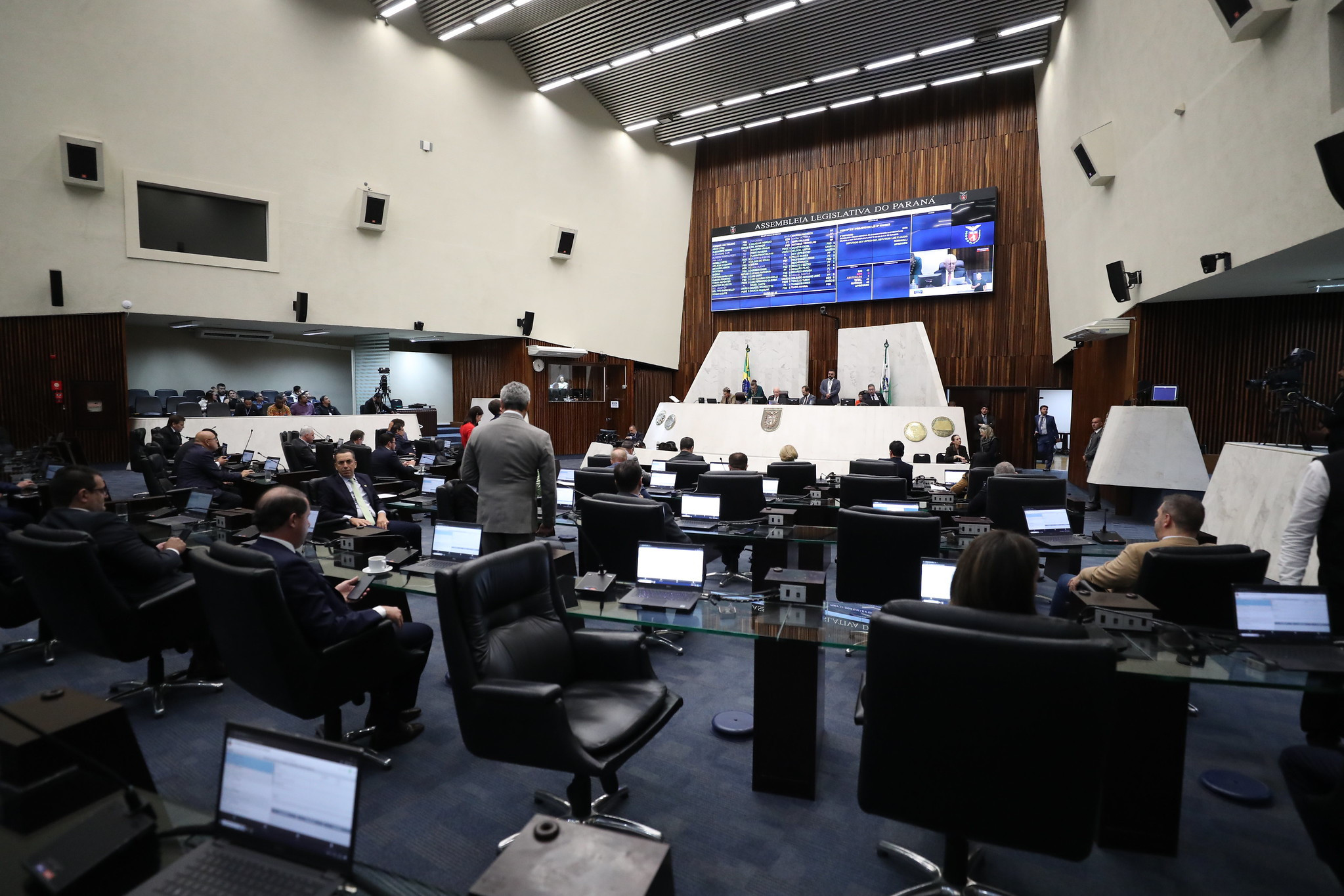 Aprovado projeto para promover mais segurança nas escolas paranaenses