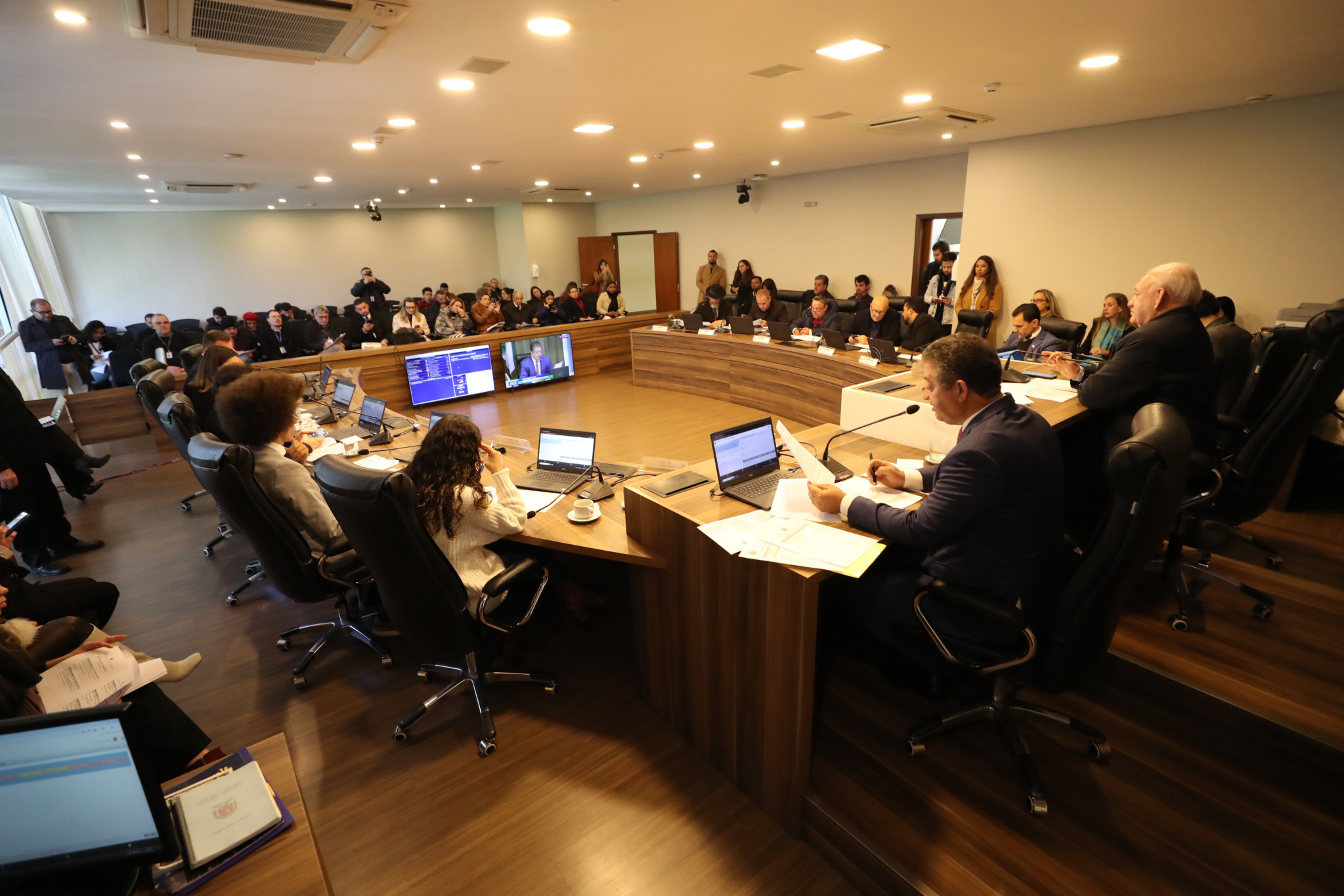 CCJ aprova propostas do Governo do Estado que criam vagas na Polícia Militar e na Secretaria de Estado da Saúde