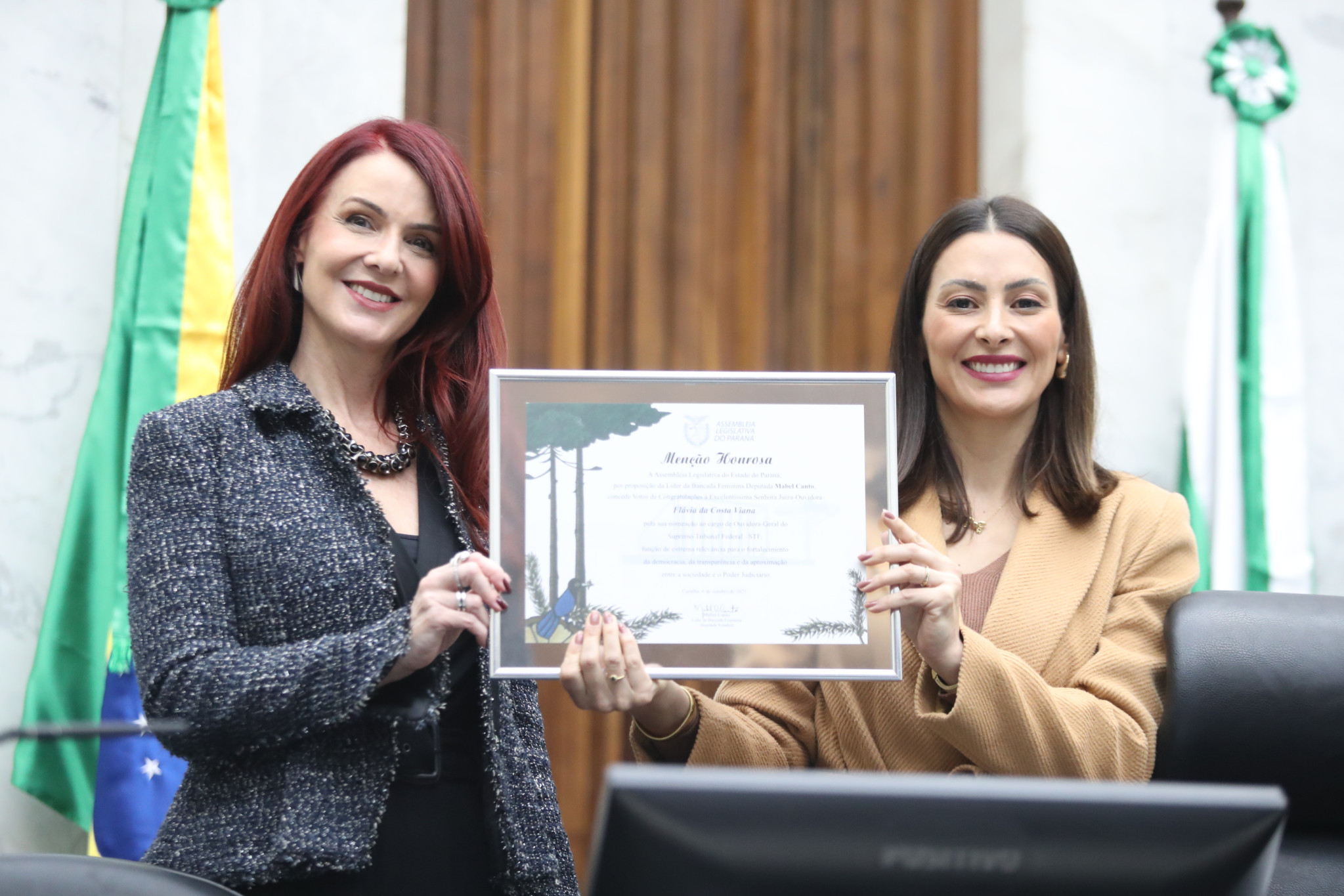 Ouvidora do Supremo Tribunal Federal recebe Menção Honrosa da Assembleia Legislativa