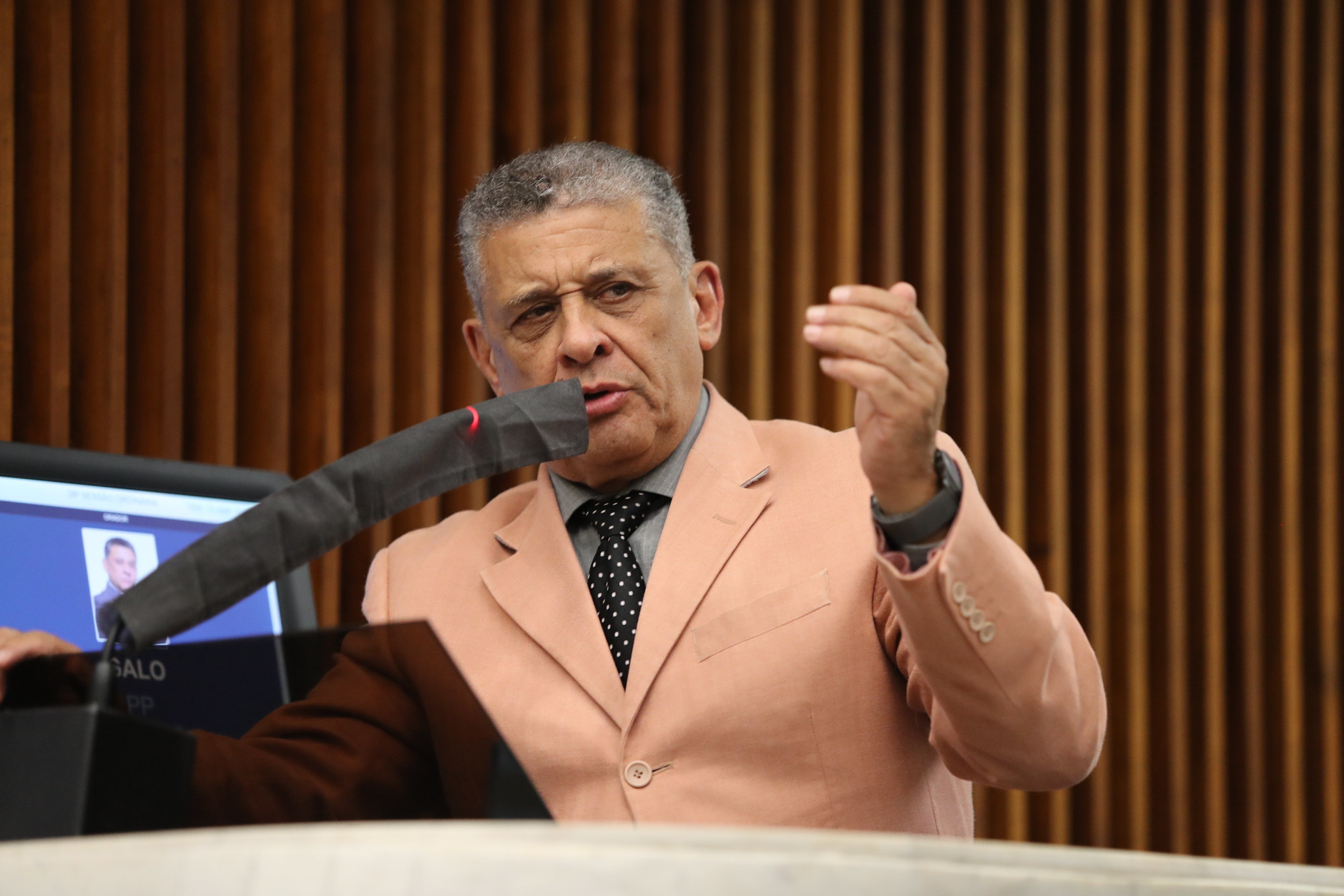 Deputado Galo defende a criação de um hospital público para atendimento de animais abandonados e vítimas de maus-tratos