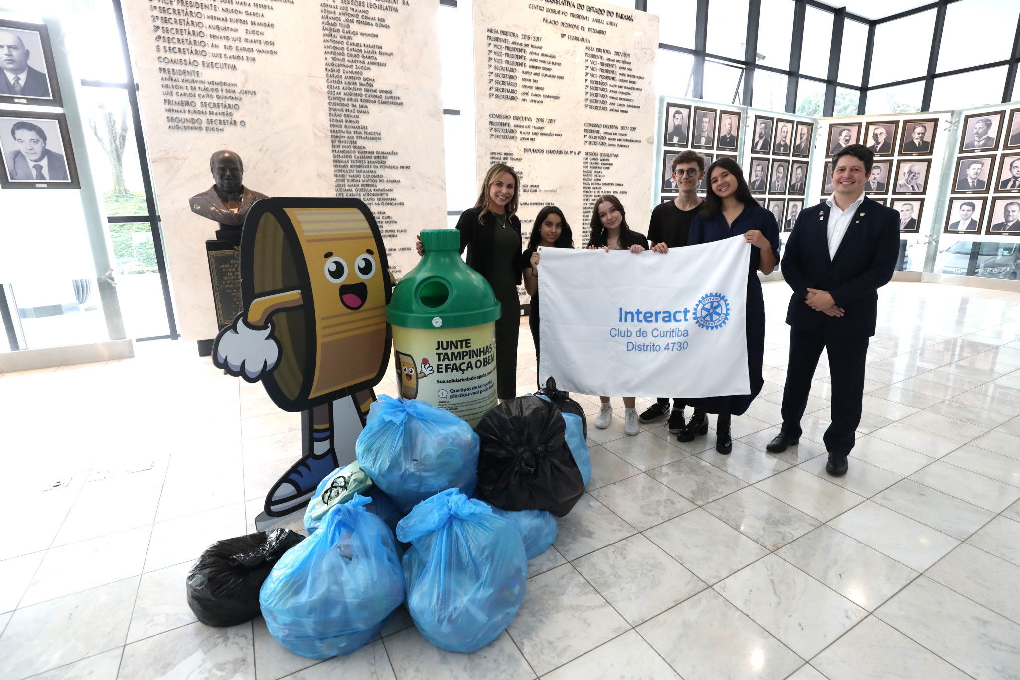Rotary Club de Curitiba faz doações à Campanha Tampinha Paraná