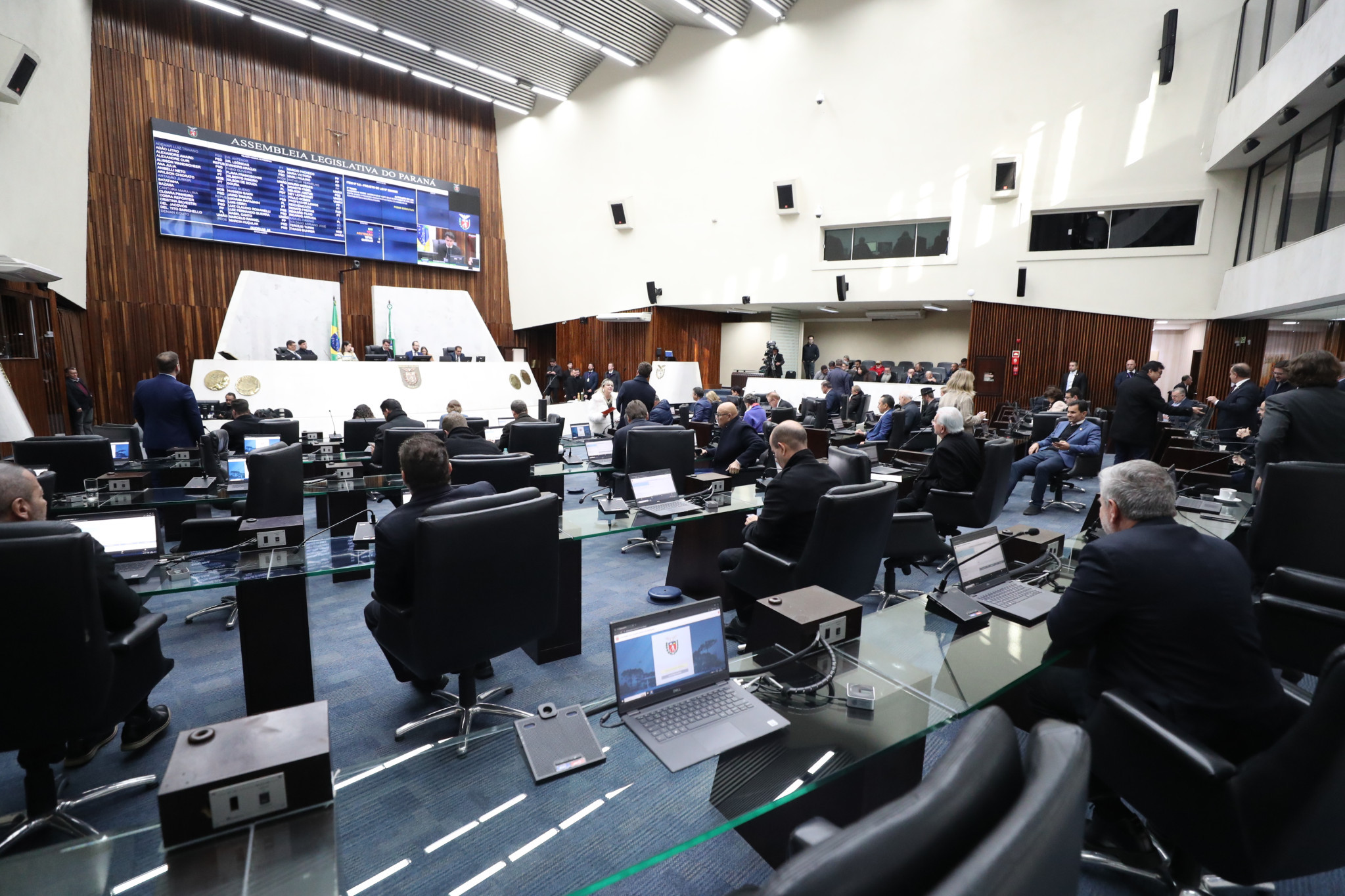 Projetos que promovem adequações no Executivo e Judiciário avançam na Assembleia