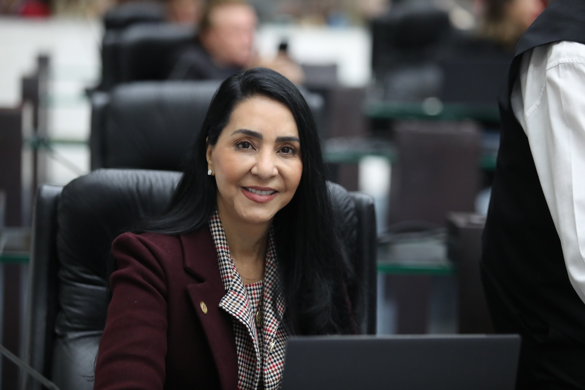 No Junho Violeta, deputada Cantora Mara Lima (REP) destaca o combate à violência financeira contra os Idosos