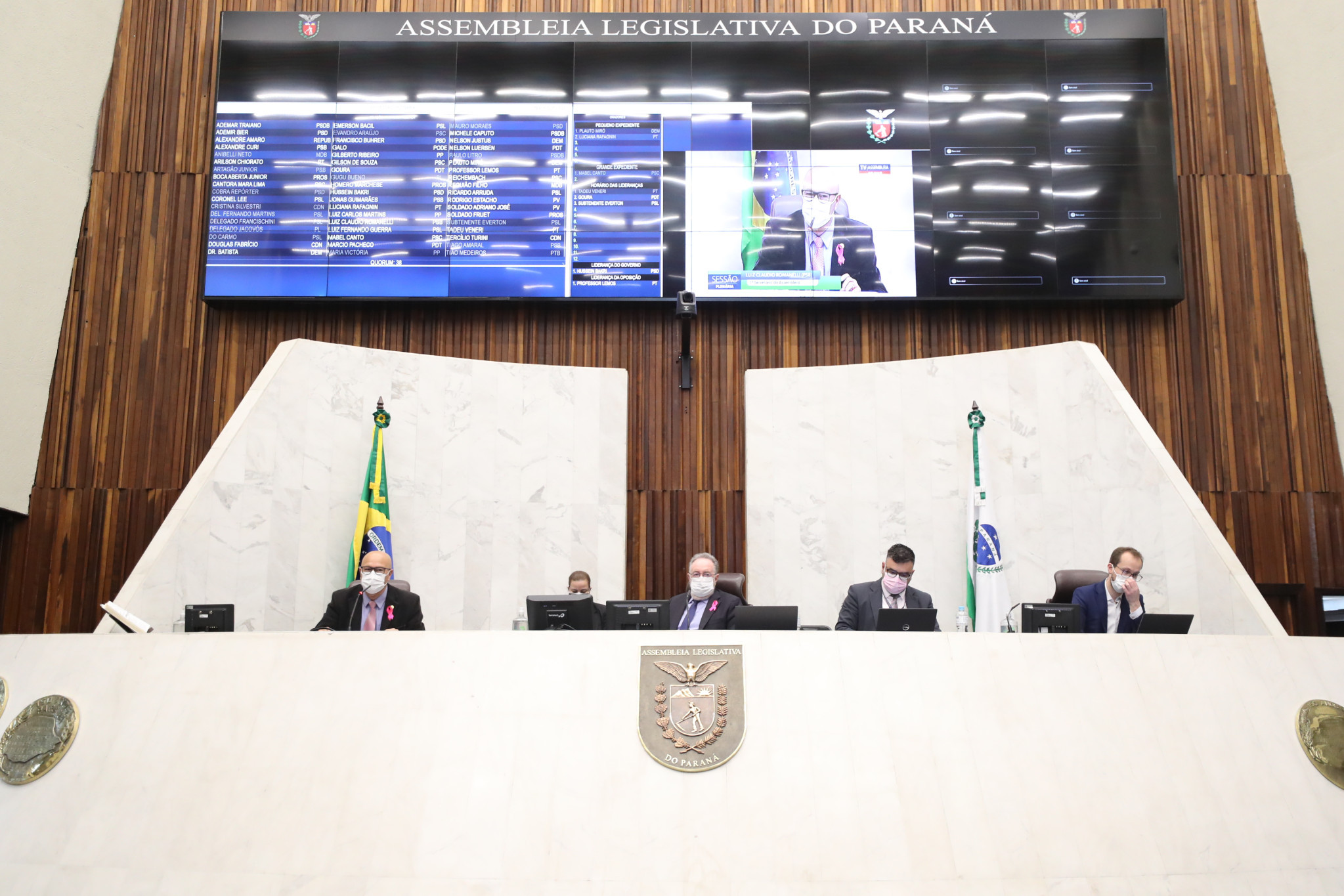 Programa de transferência de renda passa em primeiro turno