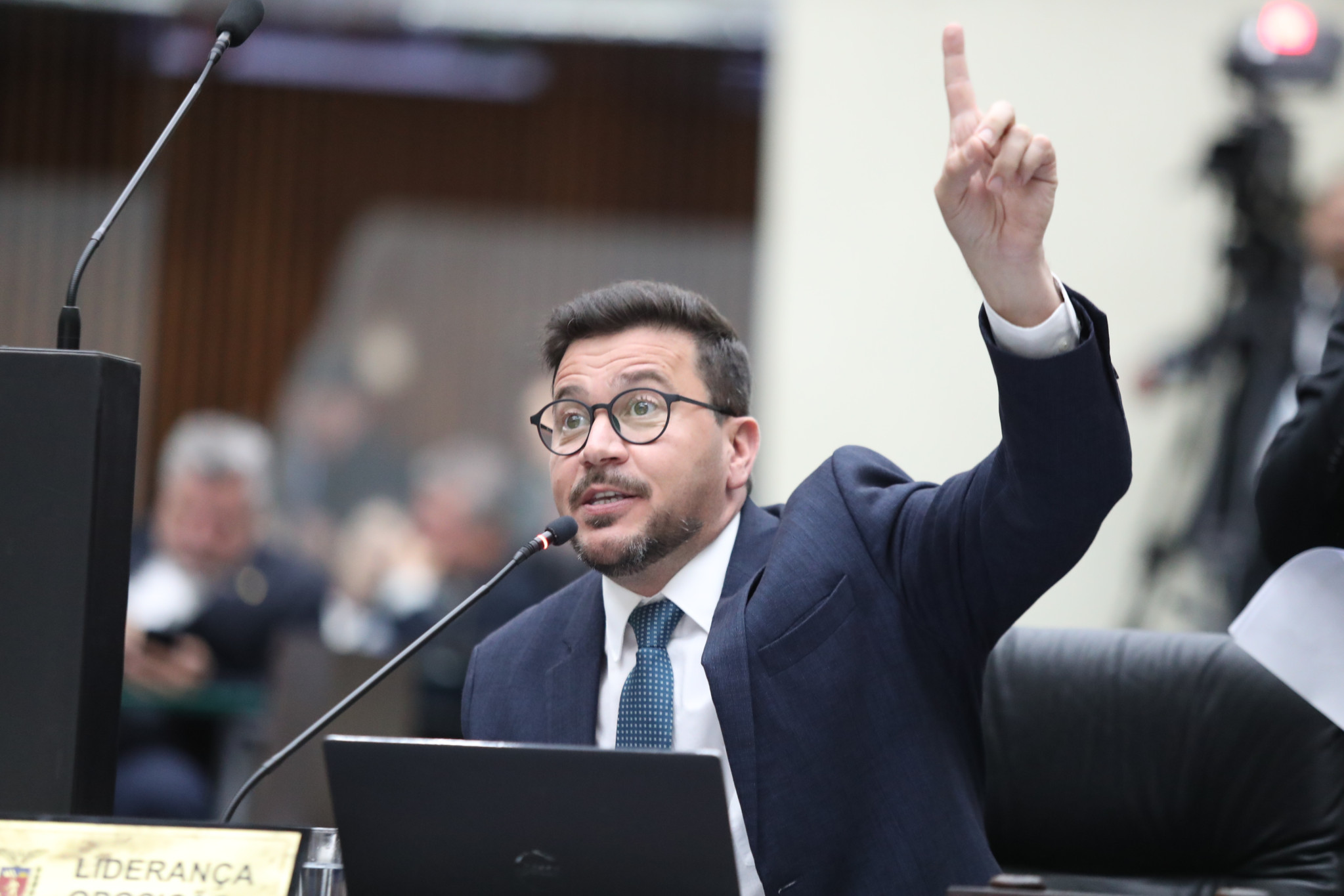 Líder da Oposição destaca decisão do TCE-PR de avaliar suspensão da privatização da Celepar