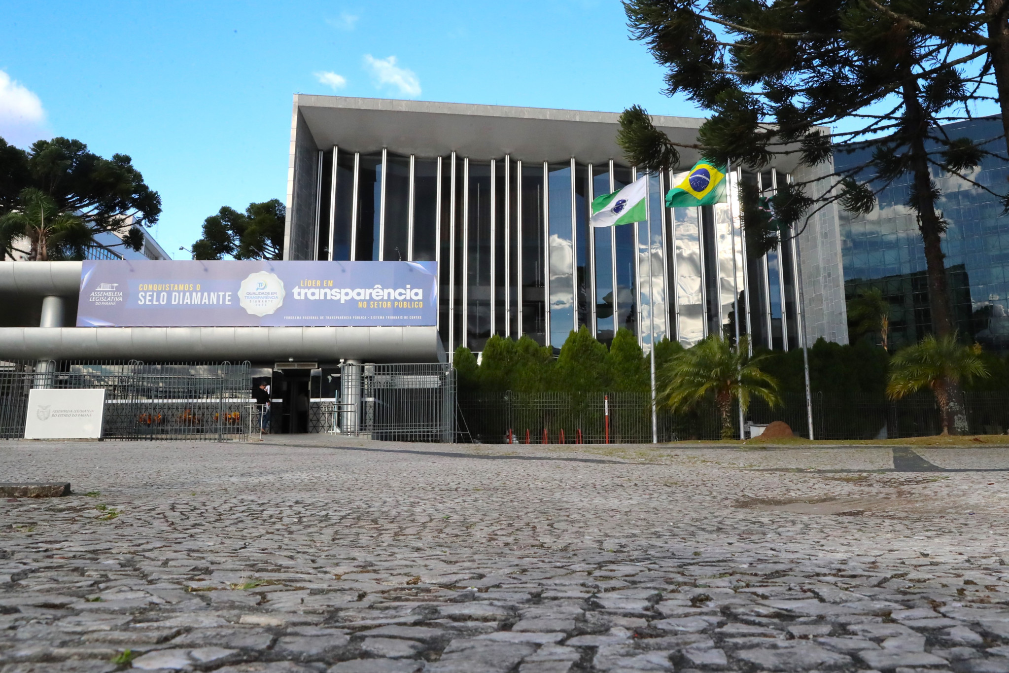 Programação da Assembleia tem homenagens e debates sobre terceirização, arte, empreendedorismo e transporte ferroviário