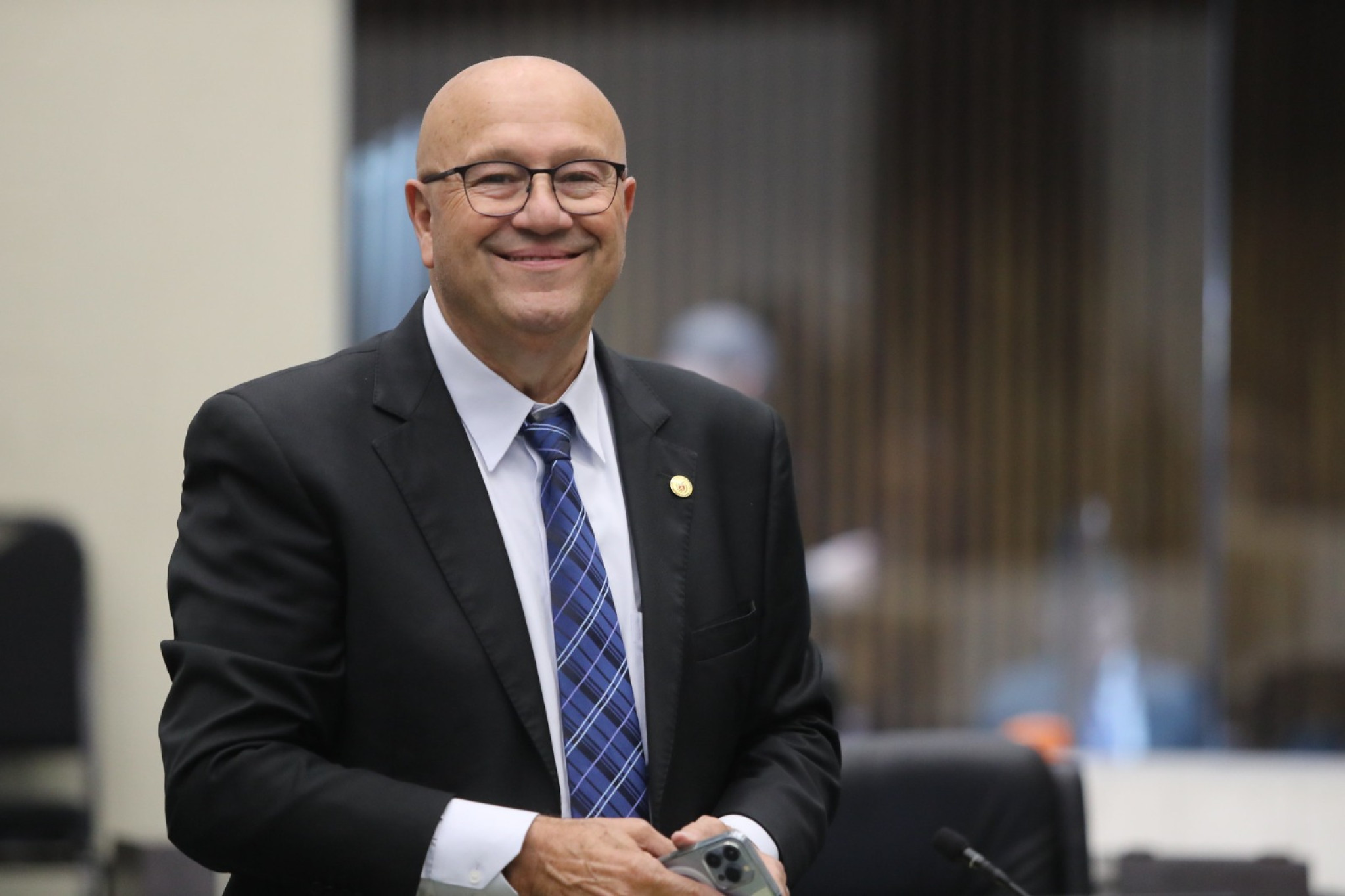 Na Assembleia Itinerante, deputado Luiz Claudio Romanelli (PSD) homenageia personalidades dos Campos Gerais