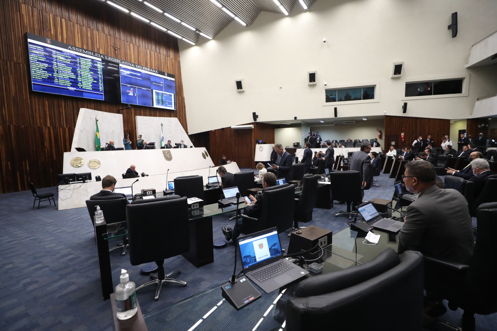 Assembleia Legislativa aprova projeto de lei que promove segurança emocional das mães paranaenses