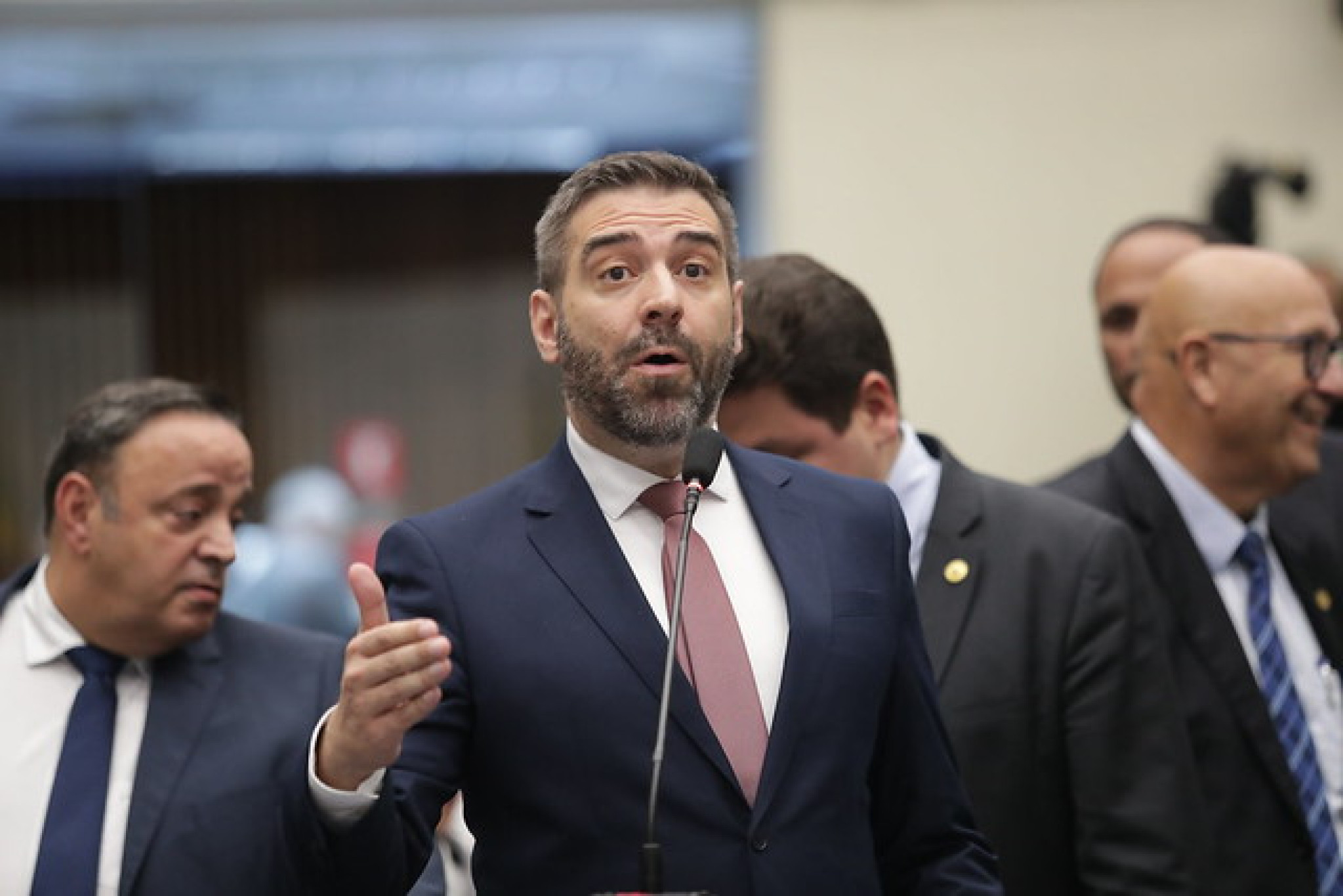 Deputado Denian Couto (Podemos) quer isenção de IPVA para pessoas com deficiência auditiva