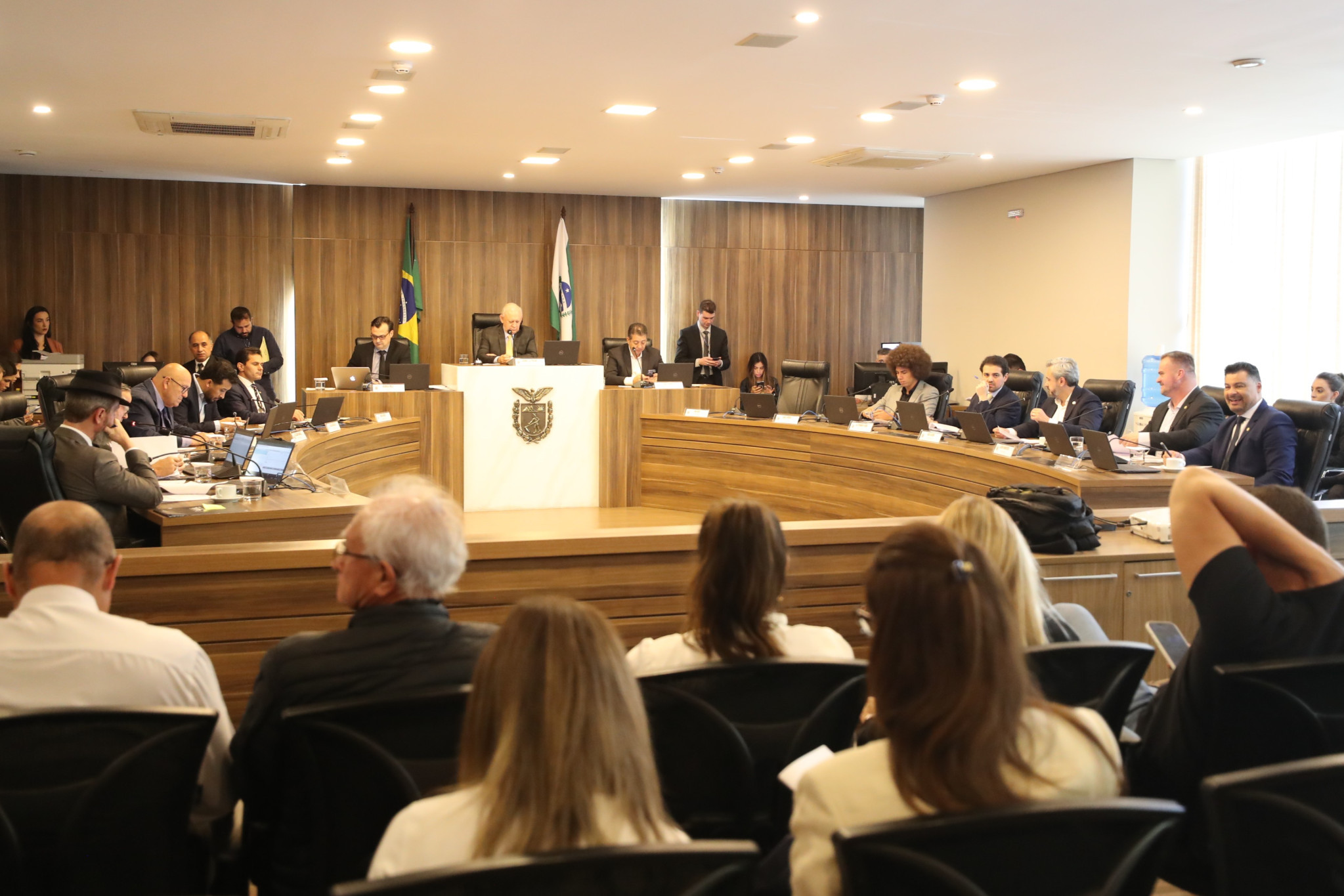 CCJ inicia análise de propostas que reestruturam governança de universidades e hospitais