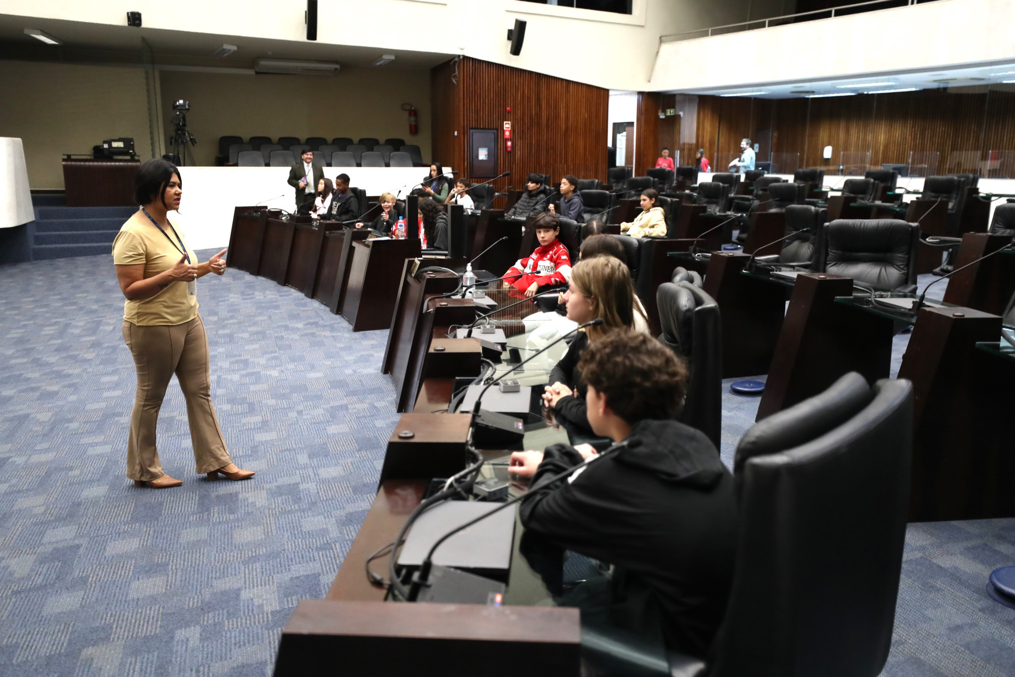 Atendidos pelo CRAS de Araucária visitam a Assembleia