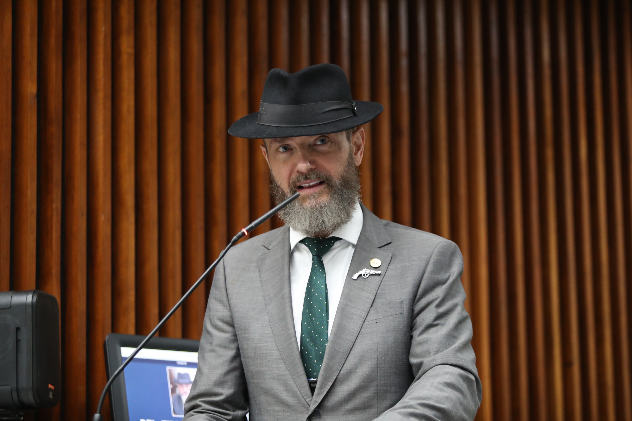 Projeto de lei propõe meia-entrada para vigilantes em eventos culturais e esportivos no Paraná