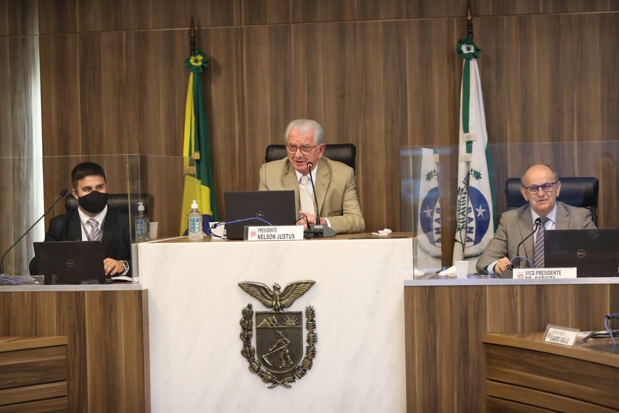 PEC do Espanhol recebe parecer favorável, mas tem votação adiada na CCJ
