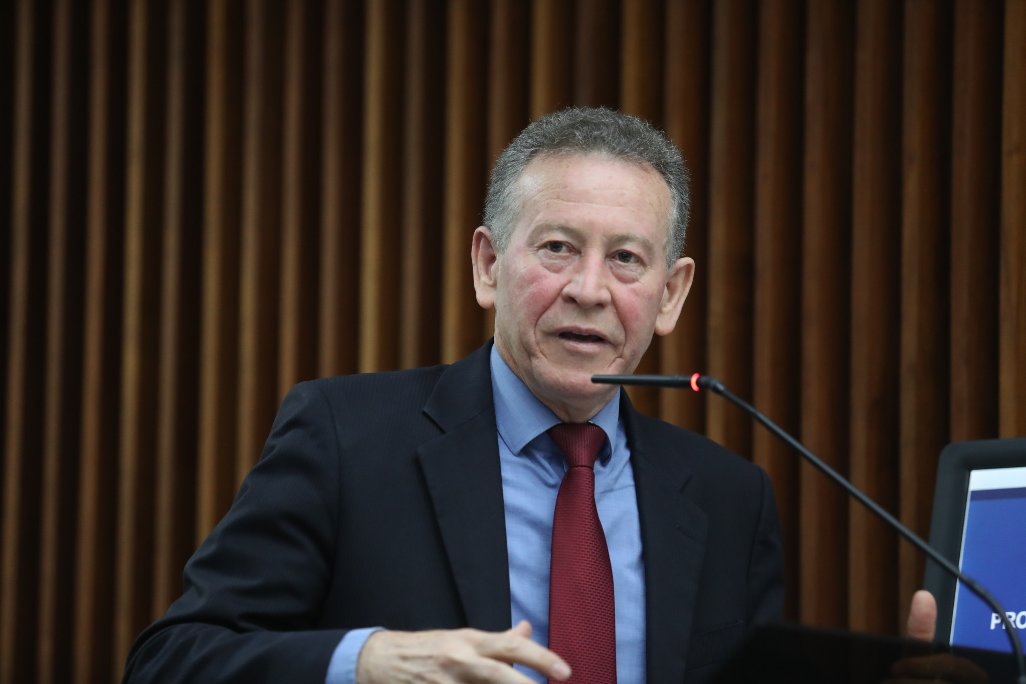 Proposta visa revogar dispositivos que permitem cortes na gratificação de professores