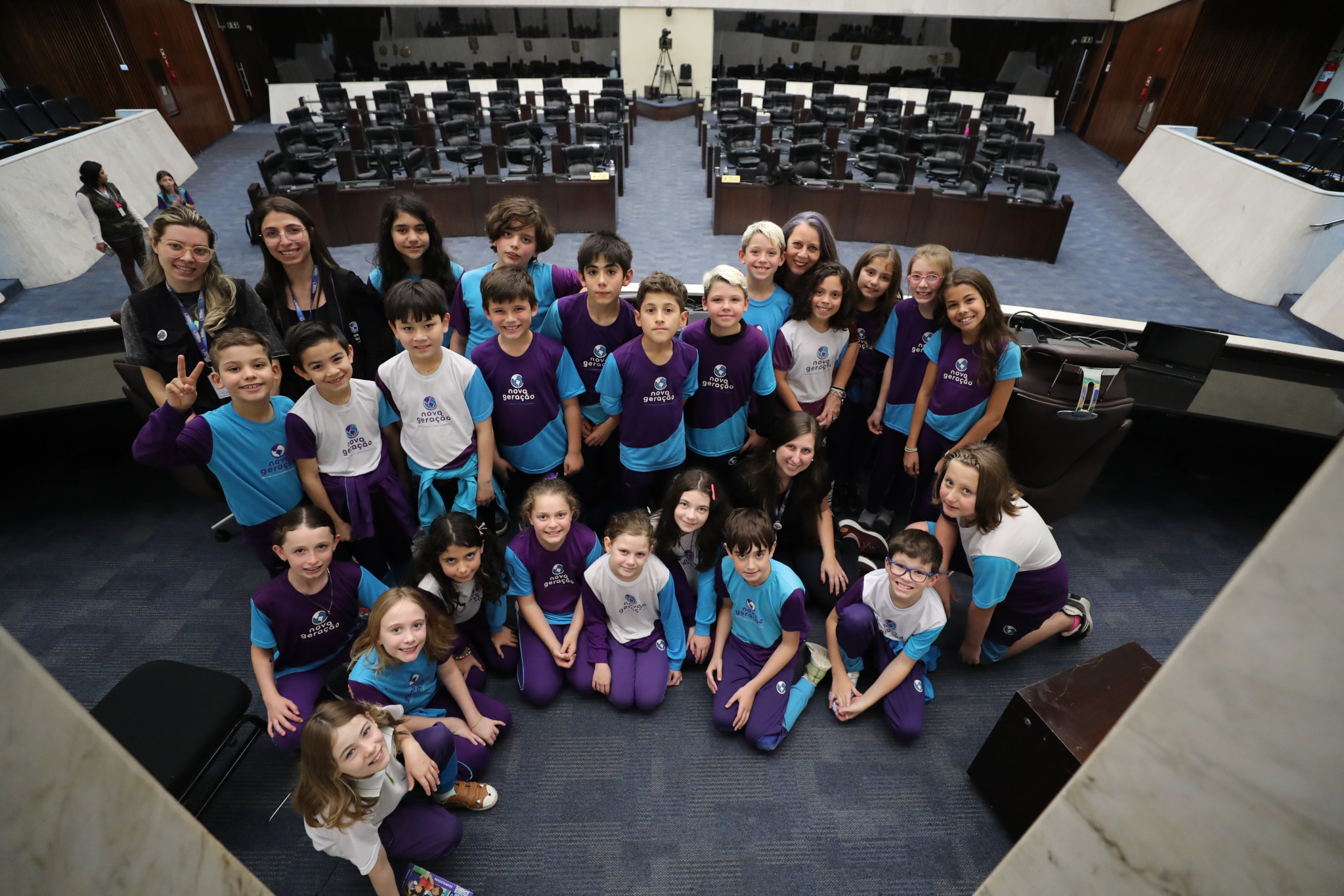 Estudantes da Escola Nova Geração, de Curitiba, visitam a Assembleia