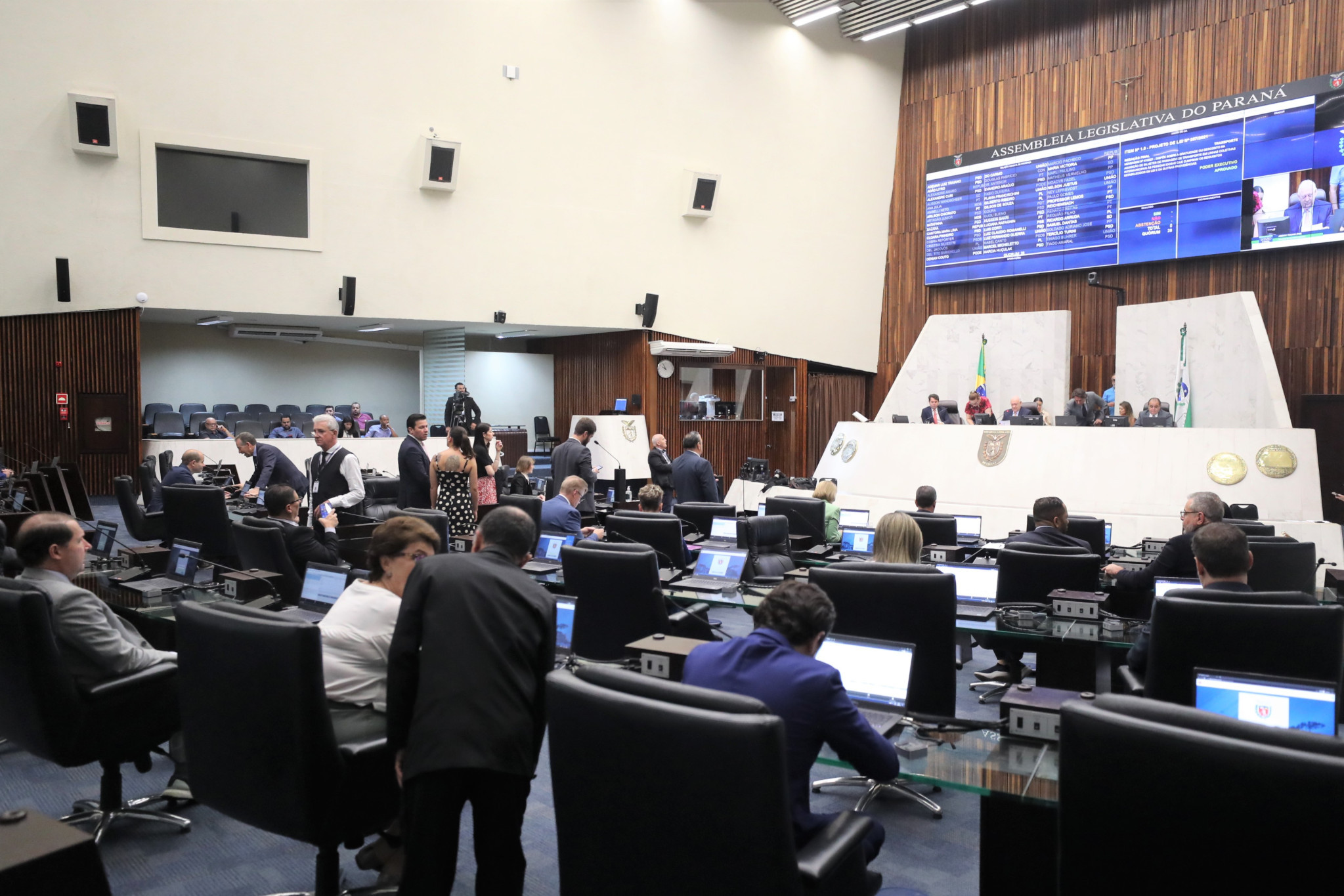 Segue para sanção projeto que institui gratuidade ou desconto a idosos de baixa renda no transporte intermunicipal