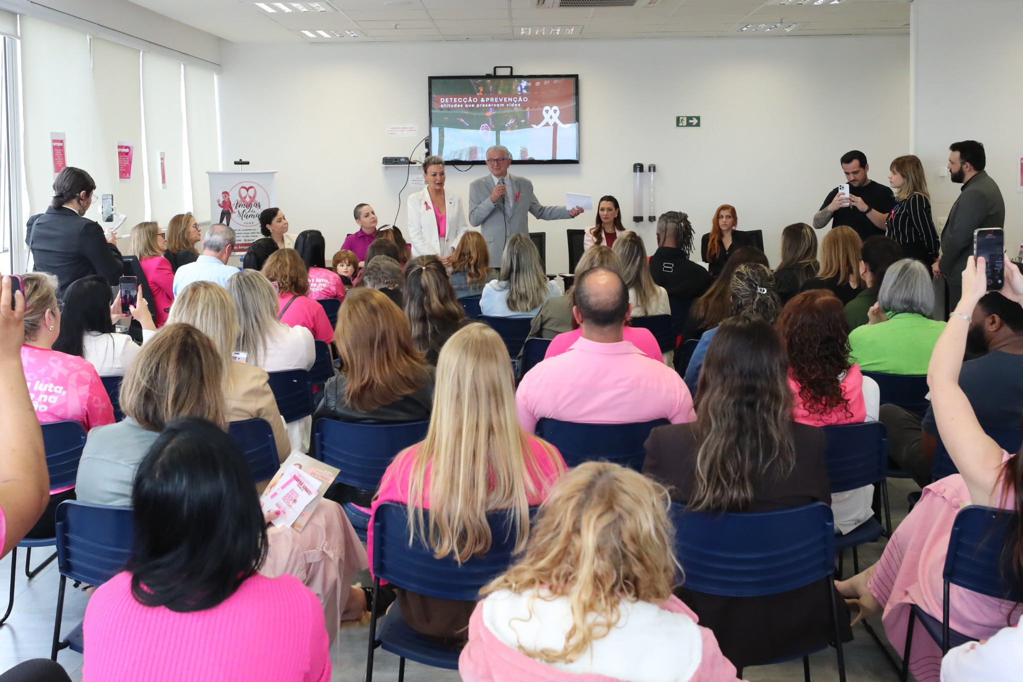 Comissão de Cultura realiza evento do Outubro Rosa e reforça importância do diagnóstico precoce do câncer de mama