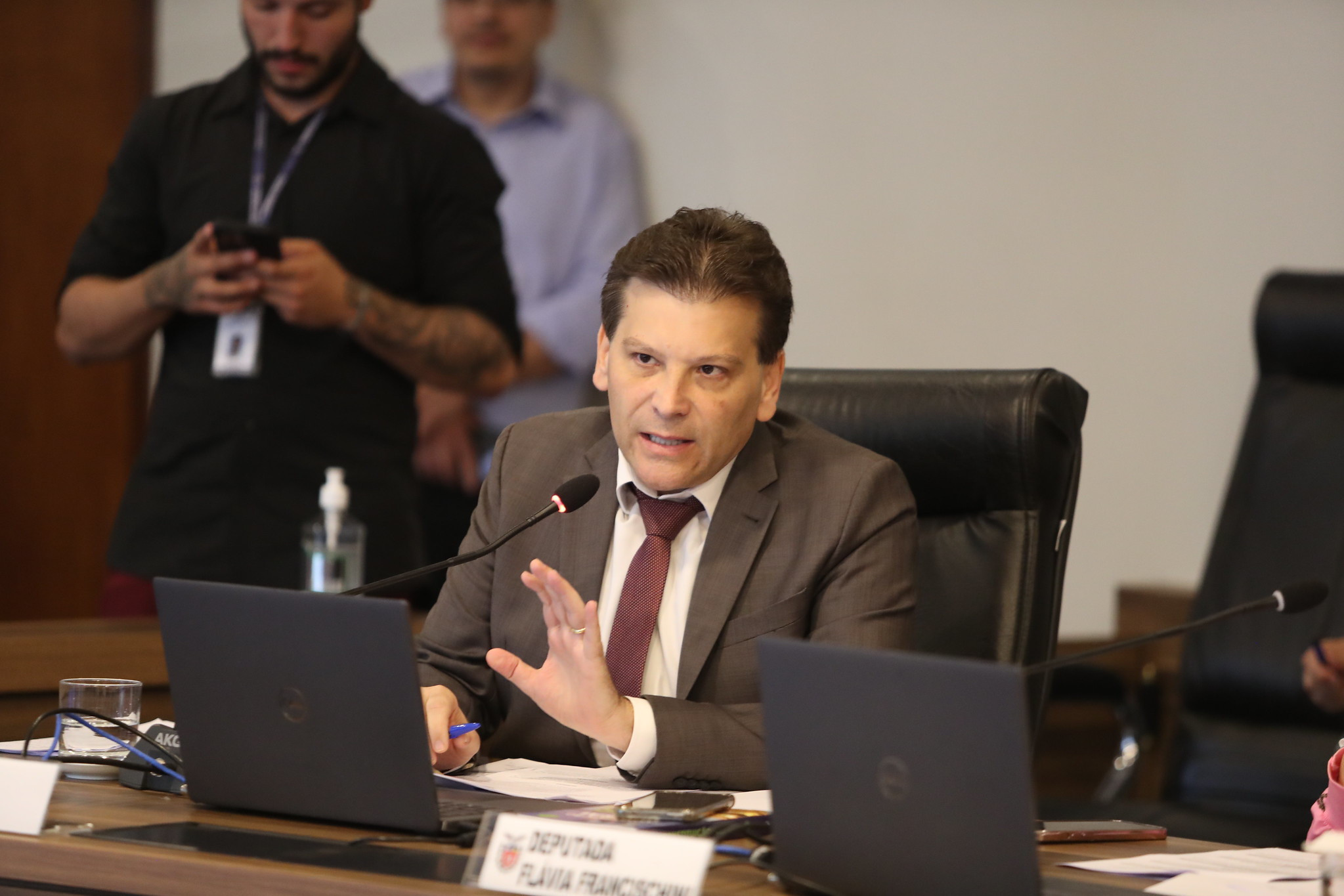 Presidente da Comissão de Defesa do Consumidor dá dicas sobre compras na Black Friday