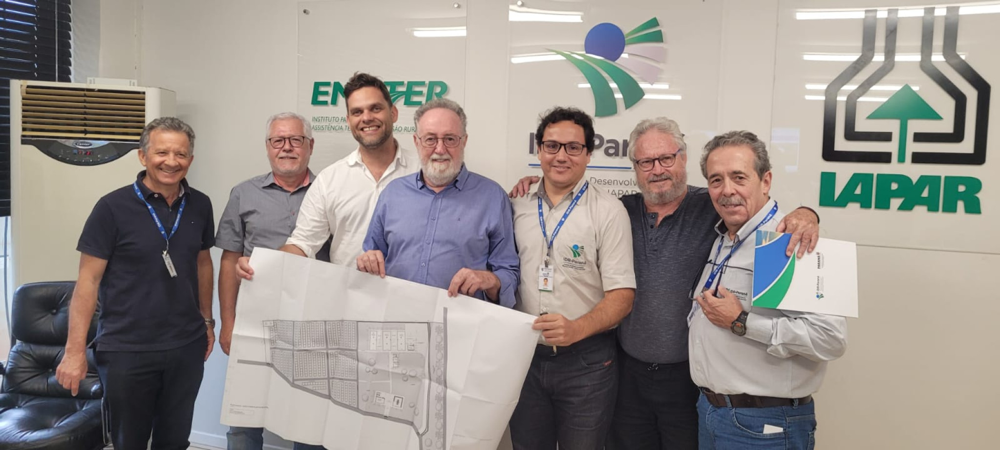 Deputados Tercilio Turini (PSD) e Goura (PDT) conhecem projeto de Horto de Medicinais no IDR-Iapar