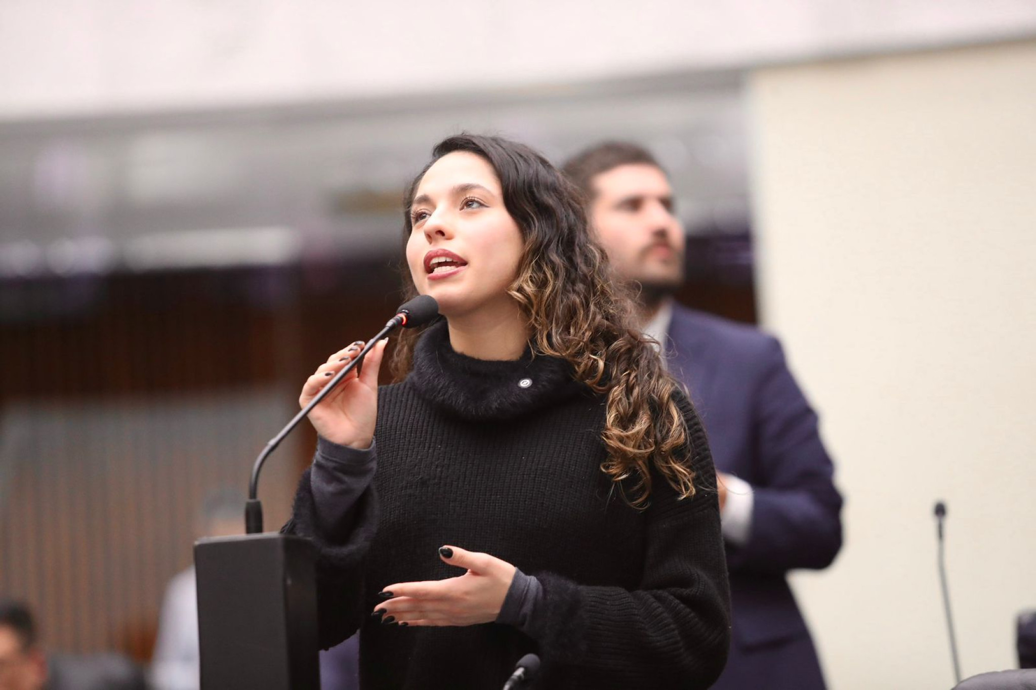 Deputada Ana Júlia (PT) cobra explicações da SEED sobre ameaça de fechamento do Curso Técnico em Teatro do Colégio Estadual do Paraná