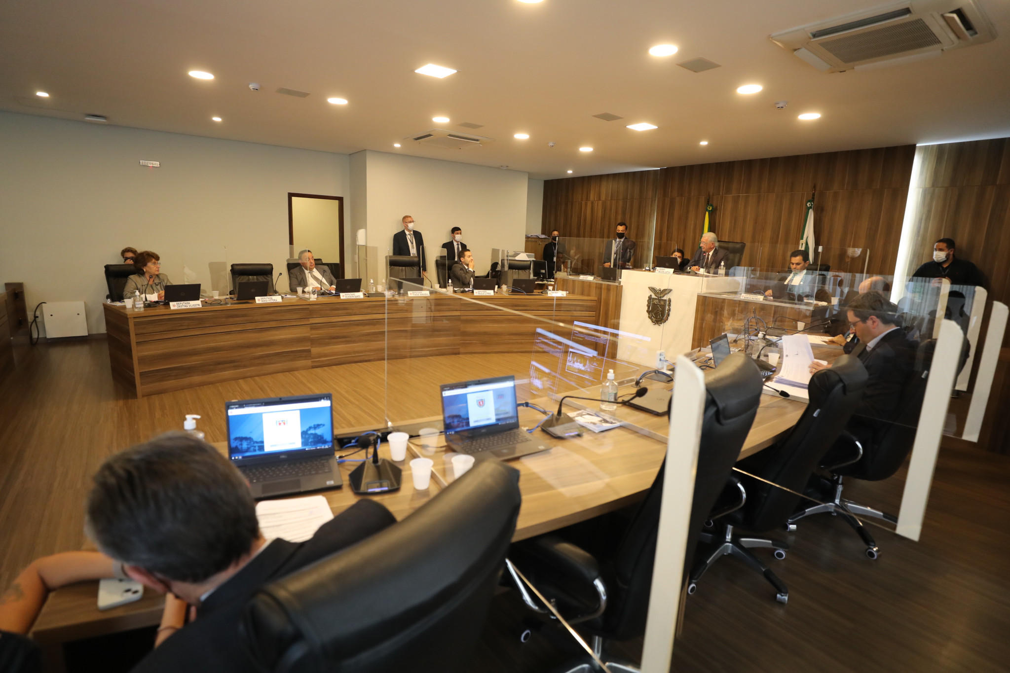 Deputados dão primeiro passo para aprovar pacote do governo para o funcionalismo
