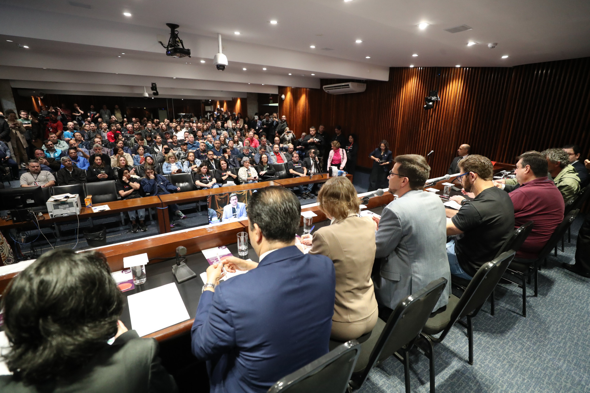 Riscos e impactos da privatização da Celepar são debatidos na Assembleia Legislativa