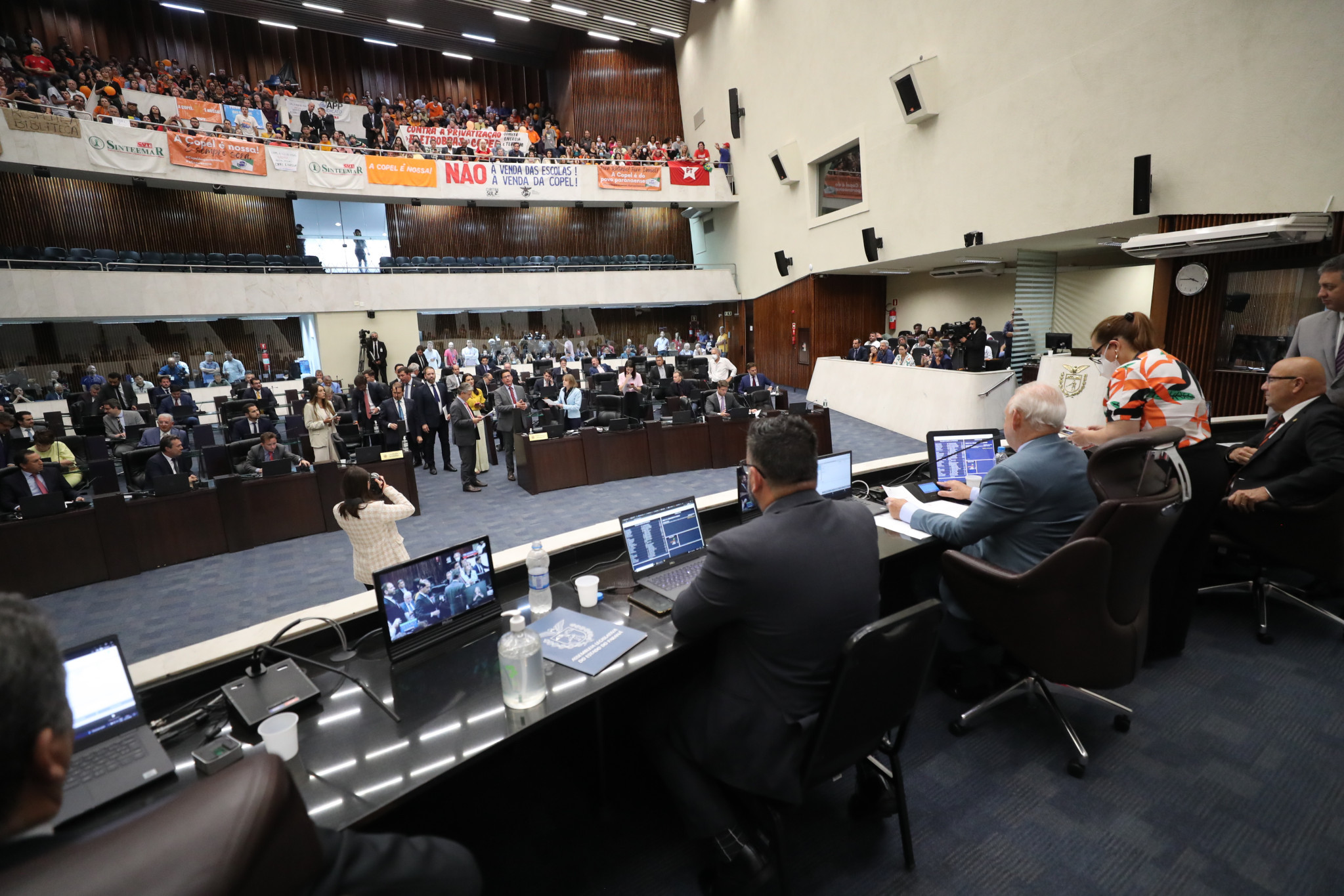 Transformação da Copel em companhia de capital disperso é aprovada em primeira discussão