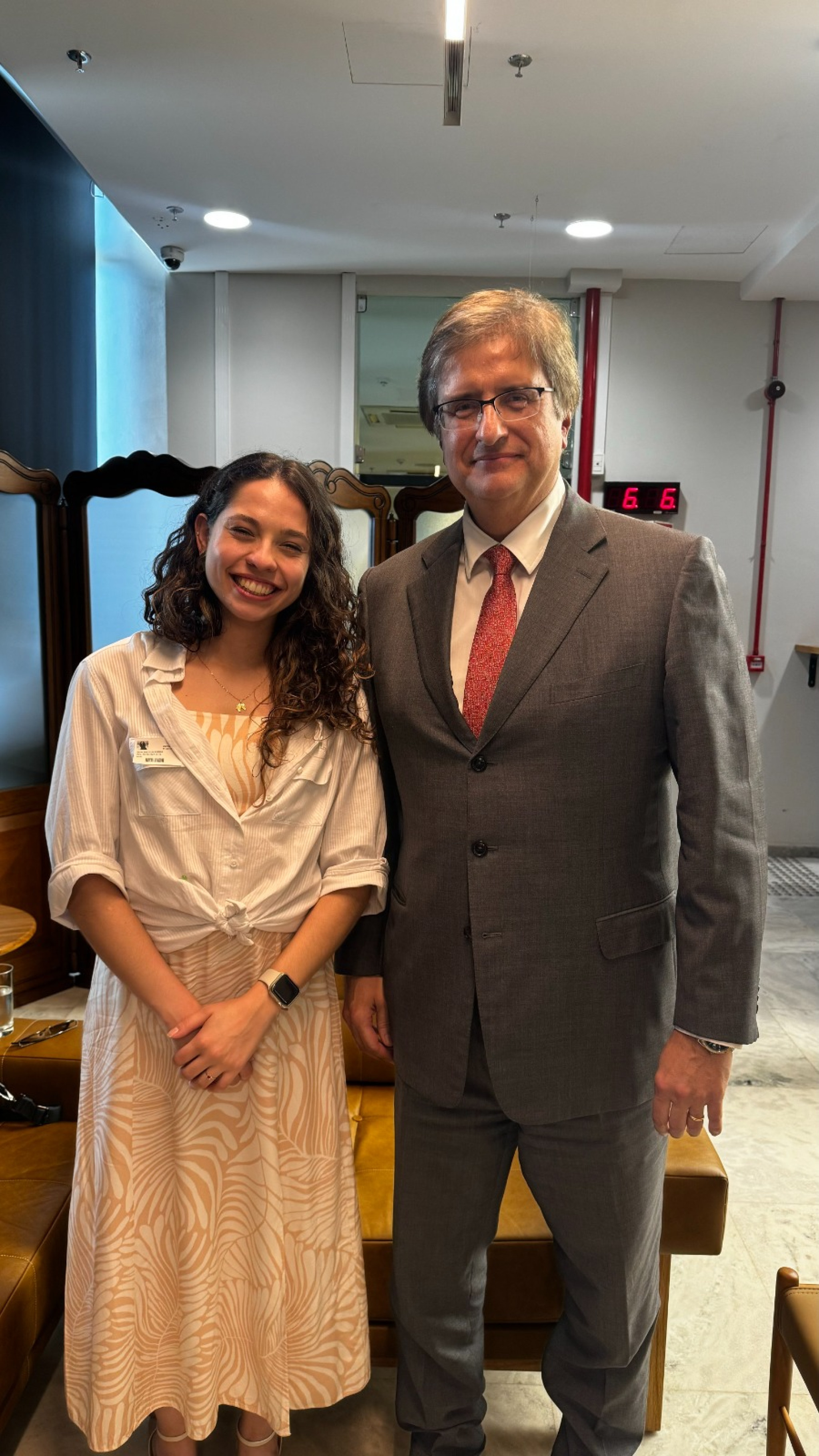 Parecer da PGR sobre escolar cívico-militares deve ser concluído até o início de julho, diz deputada Ana Júlia (PT)