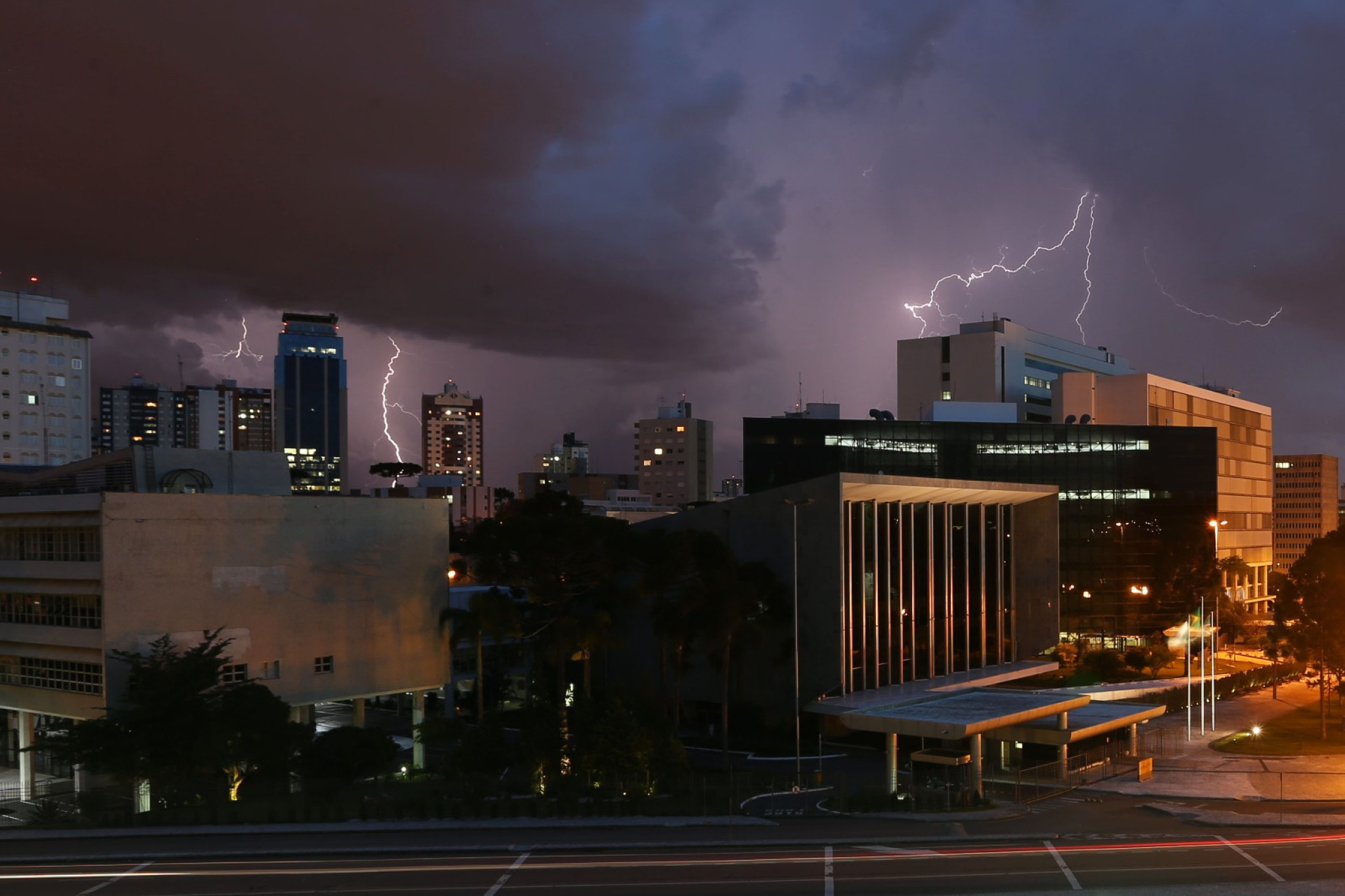 Projeto de Lei obriga inspeção periódica em sistemas para-raios