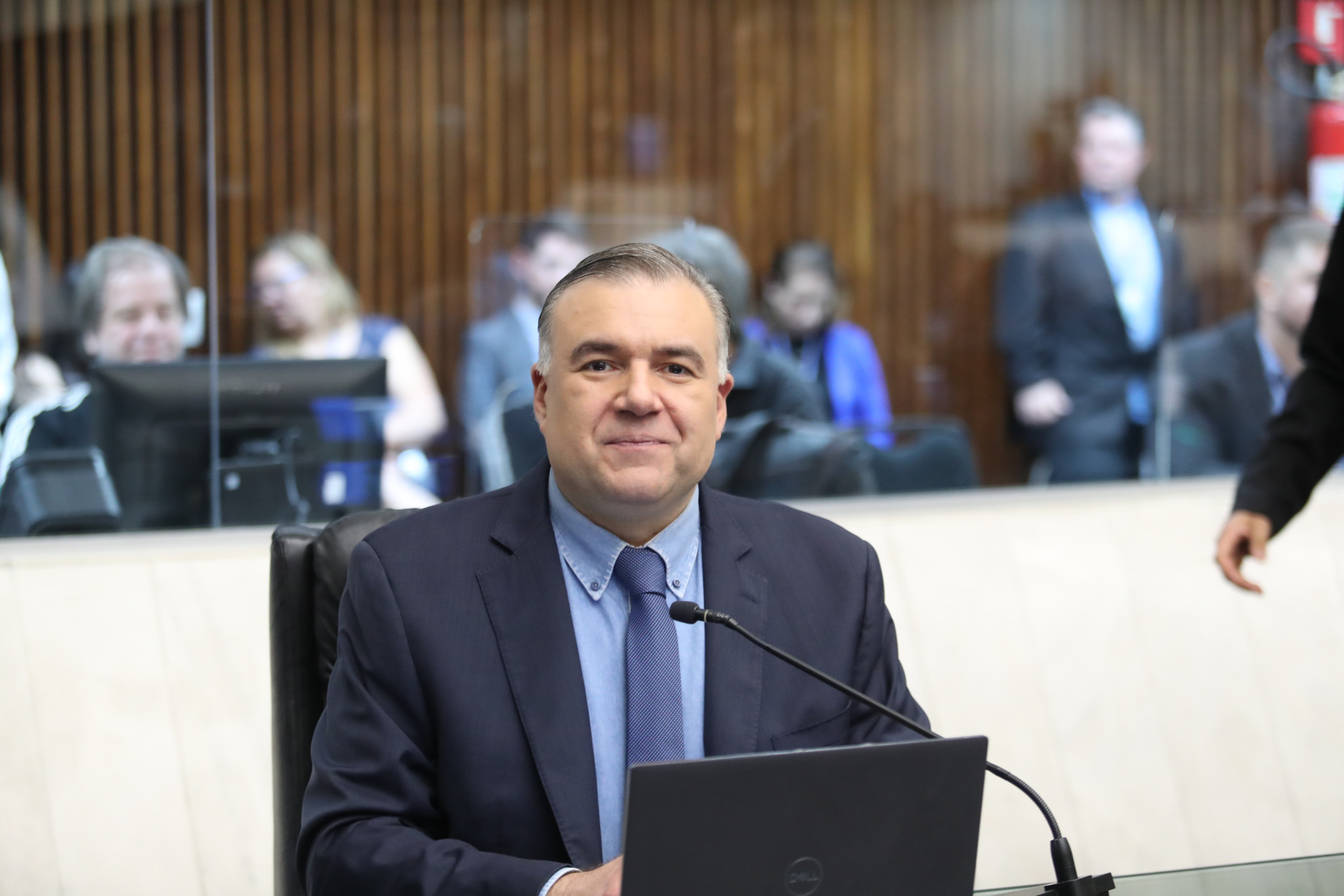 Deputado Ney Leprevost (União) protocola projeto para que supermercados disponibilizem funcionários para auxiliar PCDs