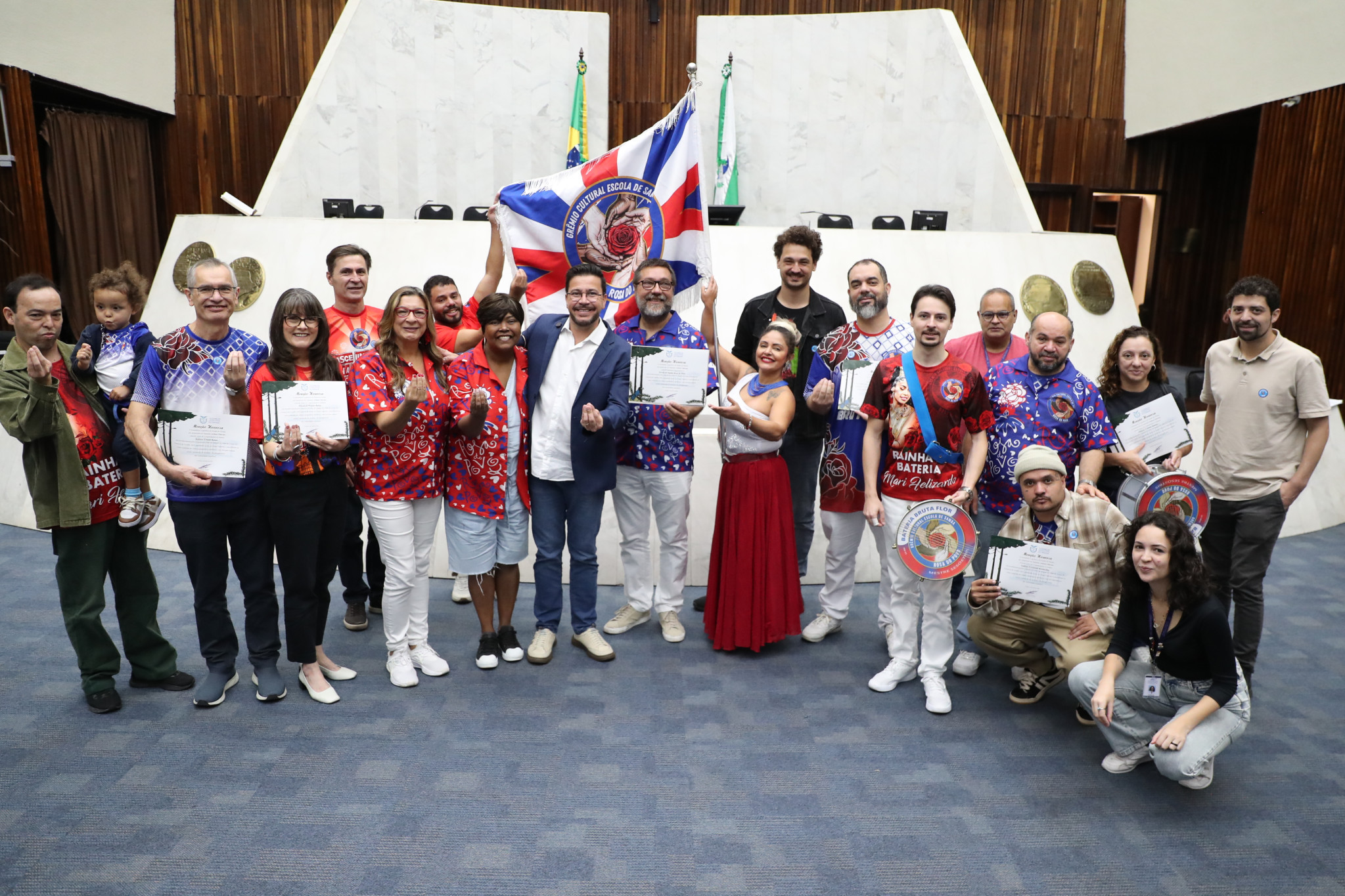 Assembleia Legislativa homenageia escola de samba Rosa do Povo, campeã do Grupo de Acesso do Carnaval de Curitiba