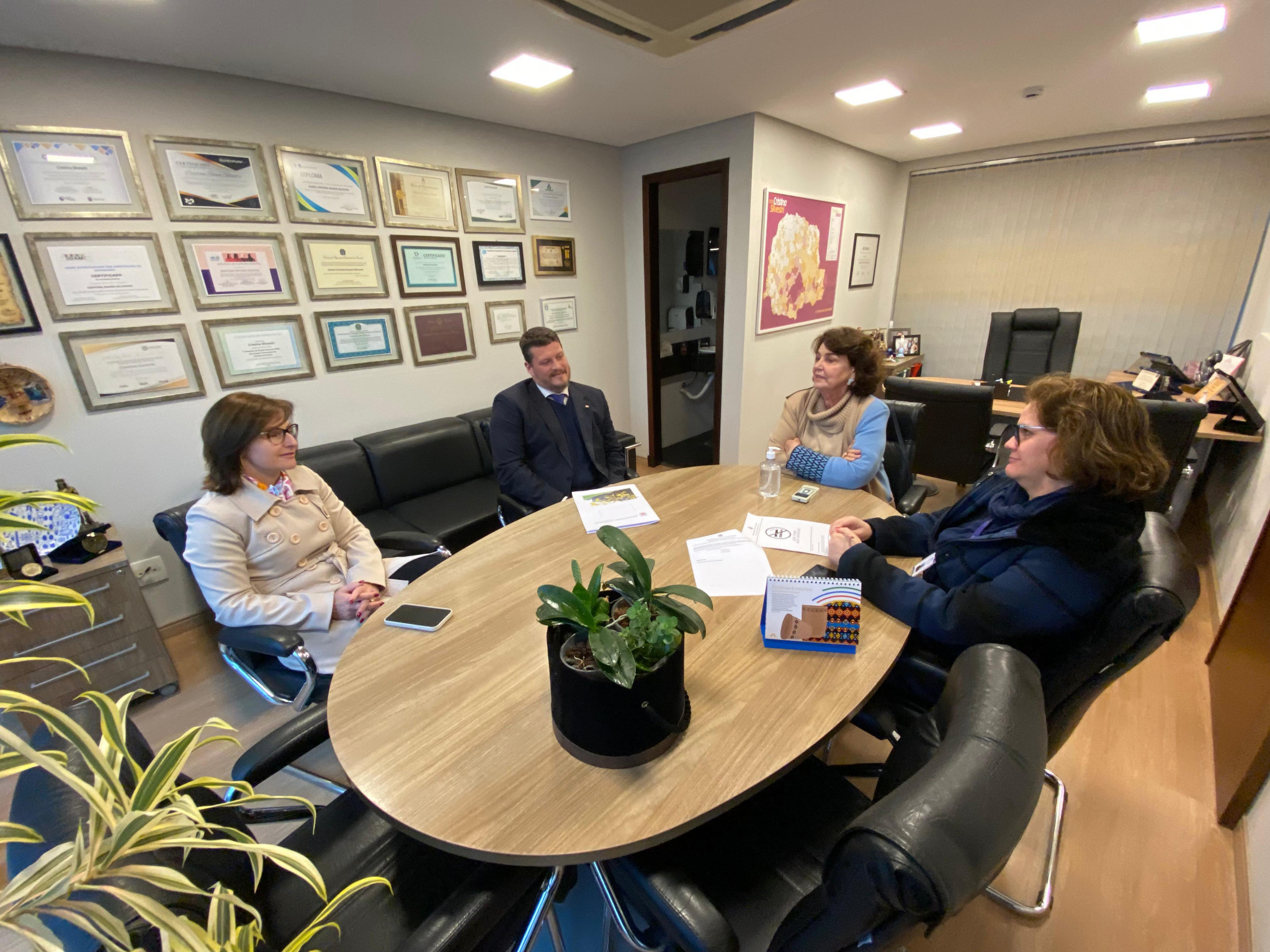 Deputada Cristina Silvestri (PP) destaca apoio do Ministério Público do Paraná ao projeto que amplia proibição de cigarros eletrônicos