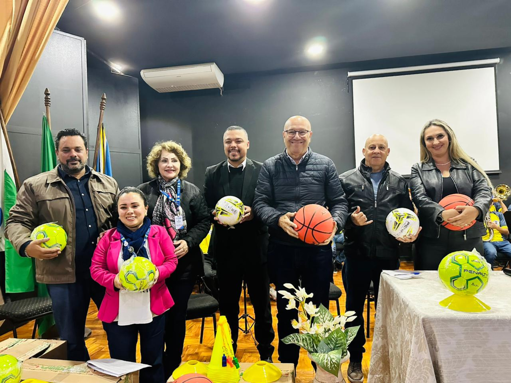 Escola pública abre oportunidades para o jovem crescer na vida, afirma deputado Luiz Claudio Romanelli (PSD)